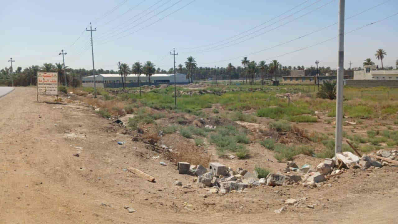 السلام عليكم عندي قطعه ارض للبيع مساحه الكليه 500 متر طابو زراعي سند 25 تحويل مباشر باسم المشتري متوفره كل الخدمات واتشيه مال شارع شارع النيل الخدمي قرب سكه القطار السعر 120 وبيها مجال الاستفسار مراجعه المكتب الحسام اتصل رقم الهاتف ***********+*********** اخوكم ابو مومل
