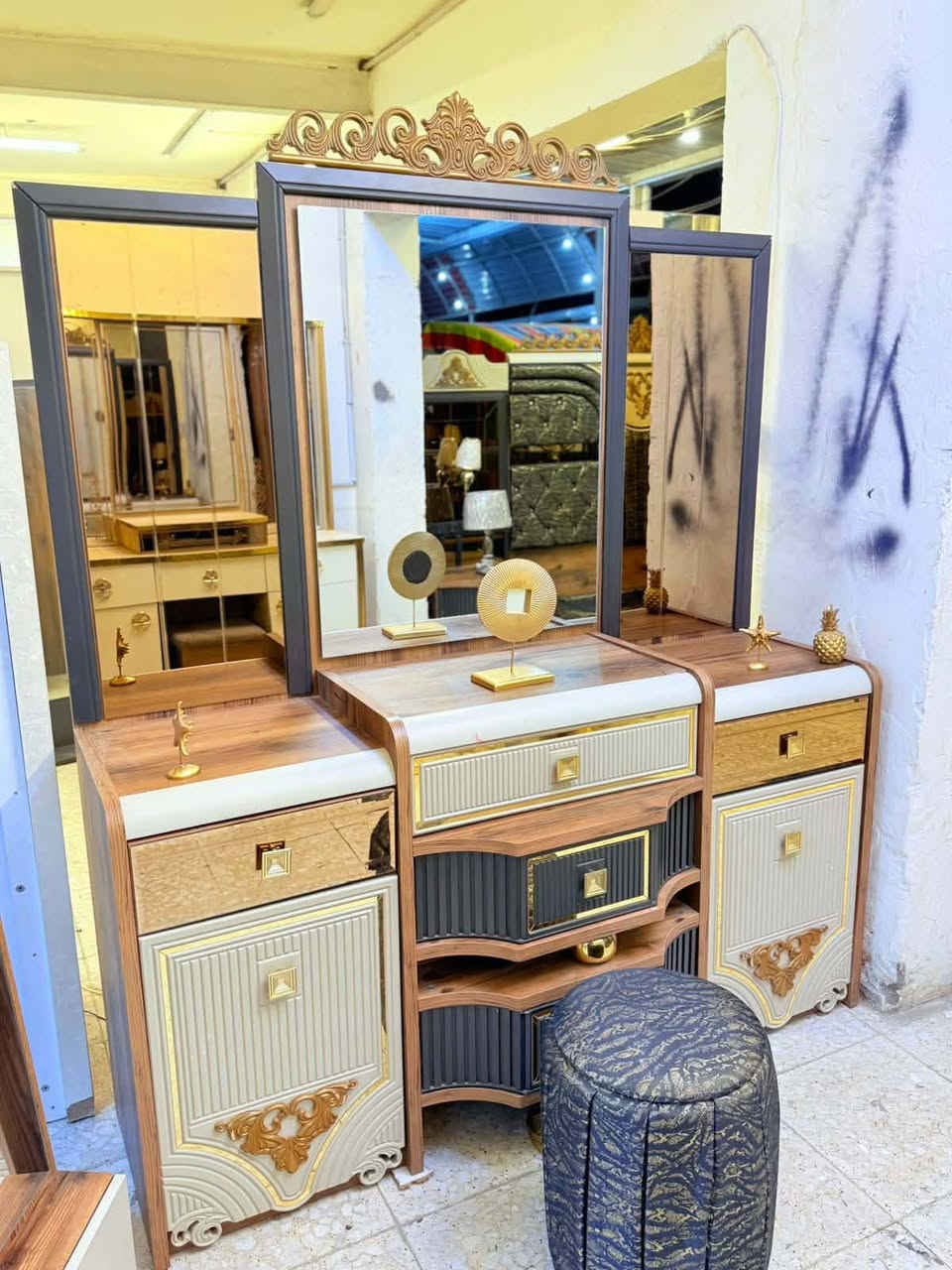 @إشارة ✨ غرفة تركي  اصلي صبغ حراري  11 قطعة ✨
نظام ابواب بروفايل فاخر
سرير مخزن جك 
 ضهر بلوك
 جام برونزي 
 قماش وتر بروف أصلي
 سرير مخزن جك 
✨ نظافة 90/💯
 
شد ونقل مجاني داخل بغداد
توصيل للمحافظات بأسعار رمزية


**إذا كنت صاحب هذا الإعلان وتريد حذفه لأي سبب، رجاءا أرسل رسالة إلى الدعم الفني**