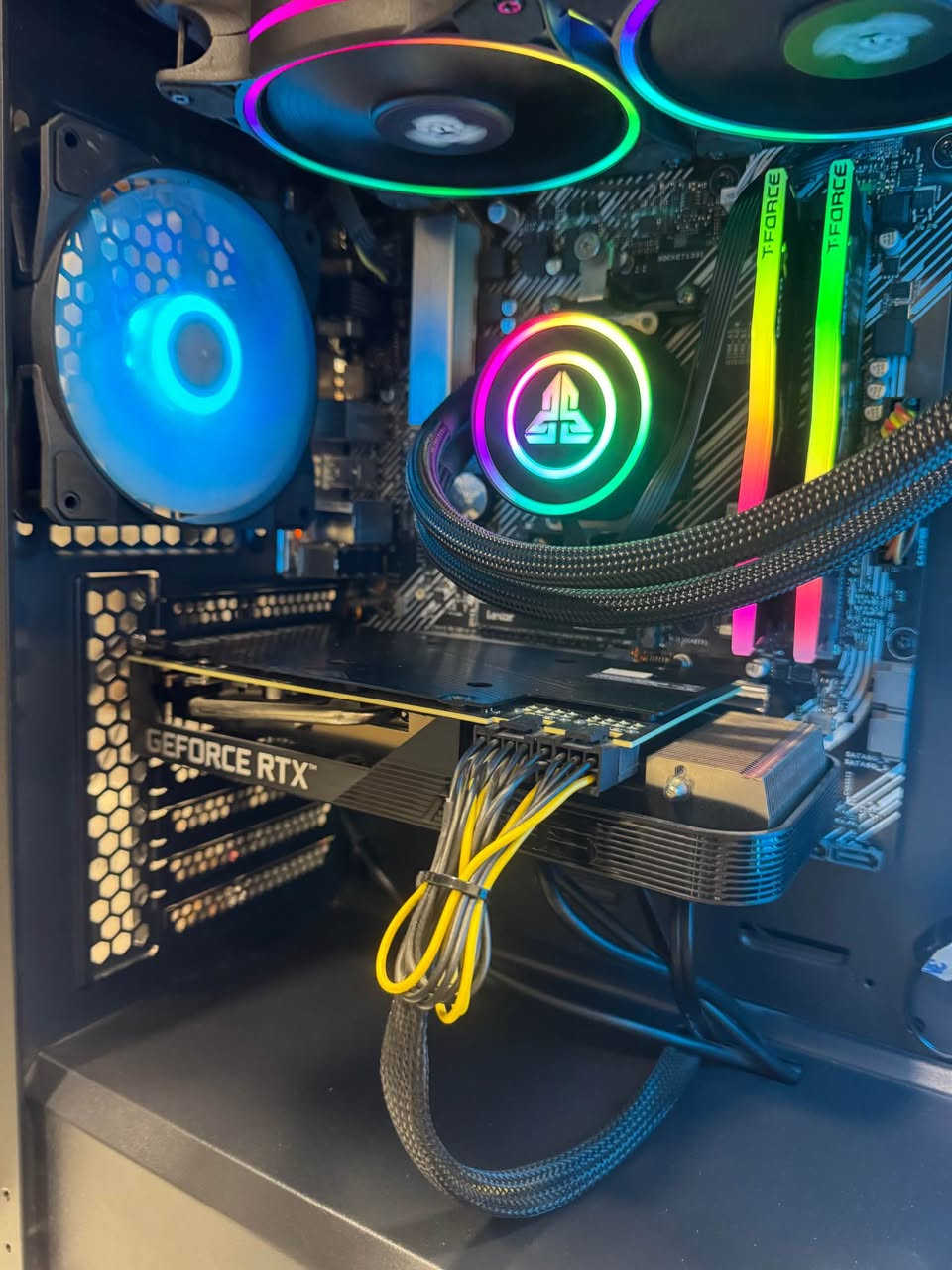 pc gaming 

675$
CPU: ryzen 5 5500
GPU: RTX 3060 asus dual fan
HARD: 1Tr ssd nvme 
RAM: 16gb (2x8) 3600hz t-force 
COOLER: liquid cooler 240mm 2 fan 
case: MSI
MOTHER BORD: asus
کارت شاشە نەکراوەتەوە هەموو پارچەکانی زۆر خاوێن و بە زەمانە أربيل, العراق


**إذا كنت صاحب هذا الإعلان وتريد حذفه لأي سبب، رجاءا أرسل رسالة إلى الدعم الفني**