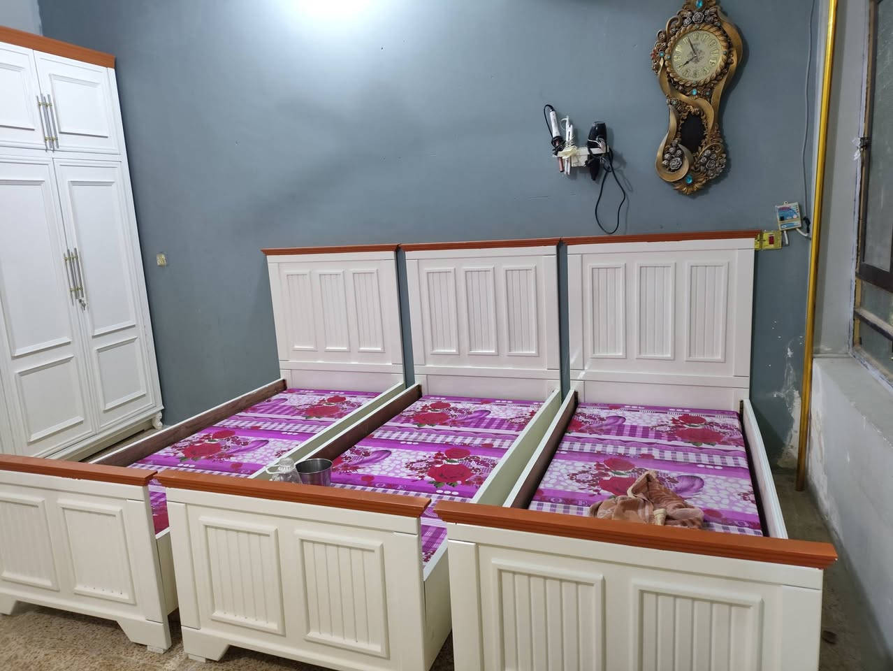 مساء الخير والعافيه متابعين الصفحه
تم تسليم طلب الزبون غرفه شبابيه 6 ابواب طا بقين 
نجاره عراقيه. الموديل تركي 
نشتغل حسب الطلب كل الموديلات التركيه 
نجاره علي كاضم 
بابل الحمزه الغربي 
واتساب ***********
