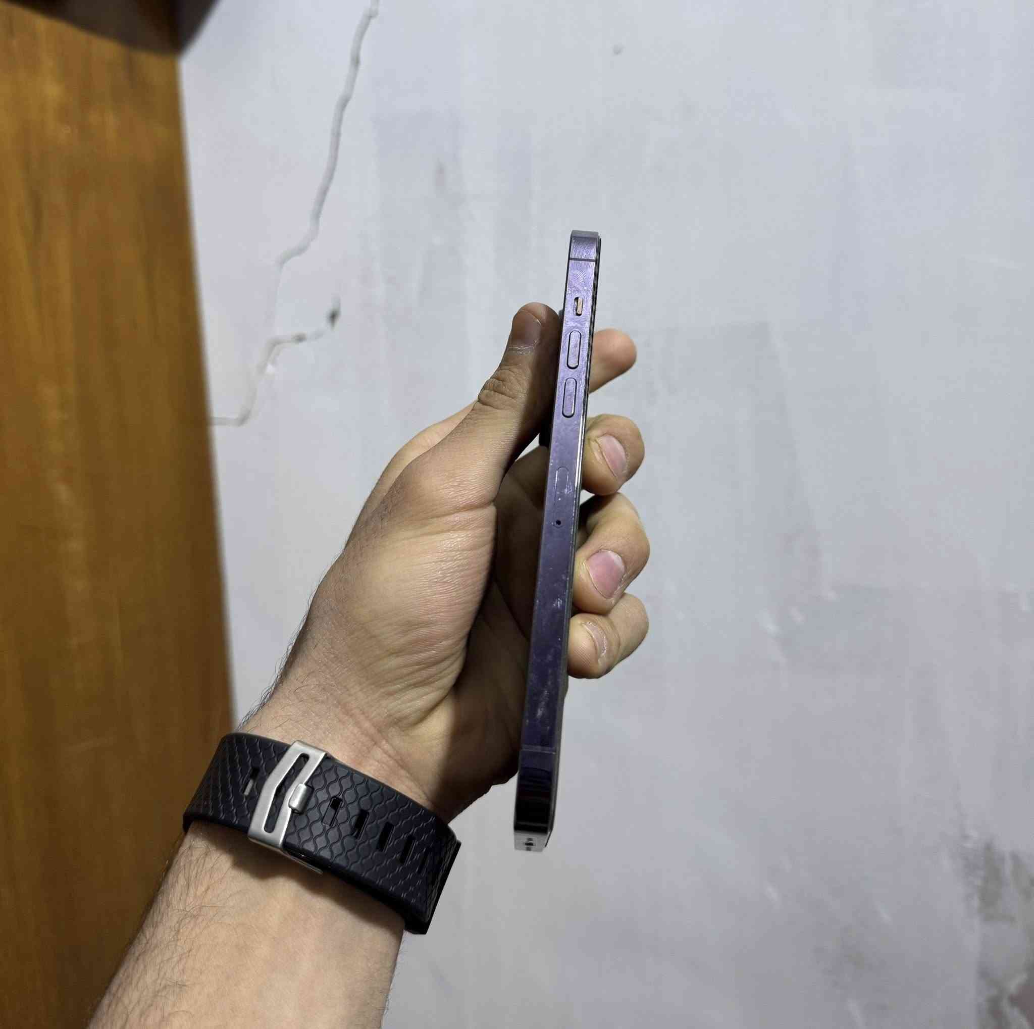 سلام عليكم نطيحهه 14 برو ماكس ماستر شرق اوسط ذاكره 256 بطاريه ٨٥ بلاديه مبدله شاشه اصليه فيس إيدي يشتغل بس بي شغله وحده سيمكارت ميقره اثر وكعه فا مشكله صار بل بورد يتصلح بس يكلف ابيعه تخطي سعره ابلاش *********** مكاني بغداد شارع الكفاح
