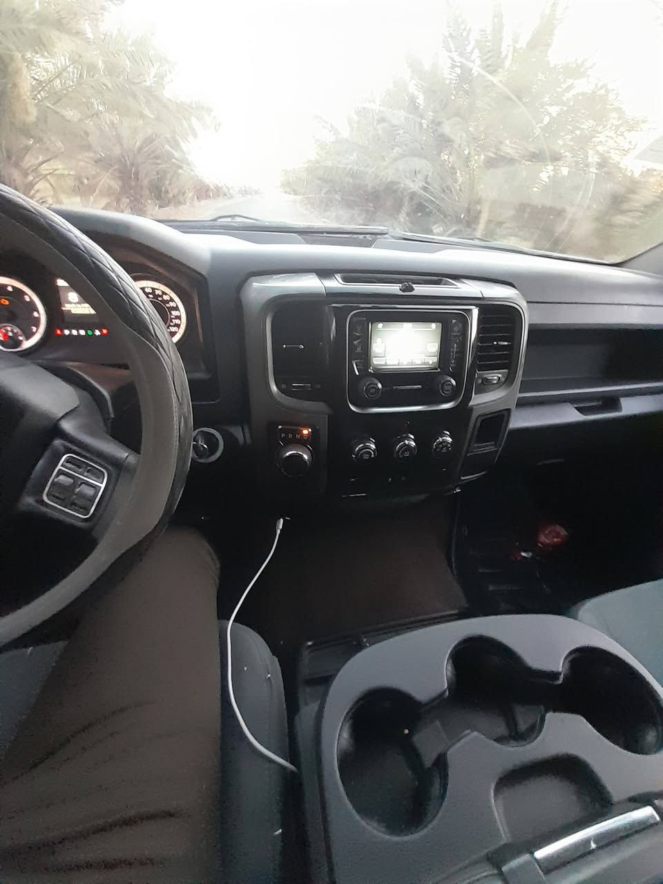 دوج رام ٢٠١٤
محرك ٦ سلندر 
باب طويل بدي قصير 
شاشه صغيره 
كاميرا 
لايت زنون 
تحكم استيرن 
تخم تاير جبلي 
السياره جاهزه 
بيع أو مراوس


**إذا كنت صاحب هذا الإعلان وتريد حذفه لأي سبب، رجاءا أرسل رسالة إلى الدعم الفني**