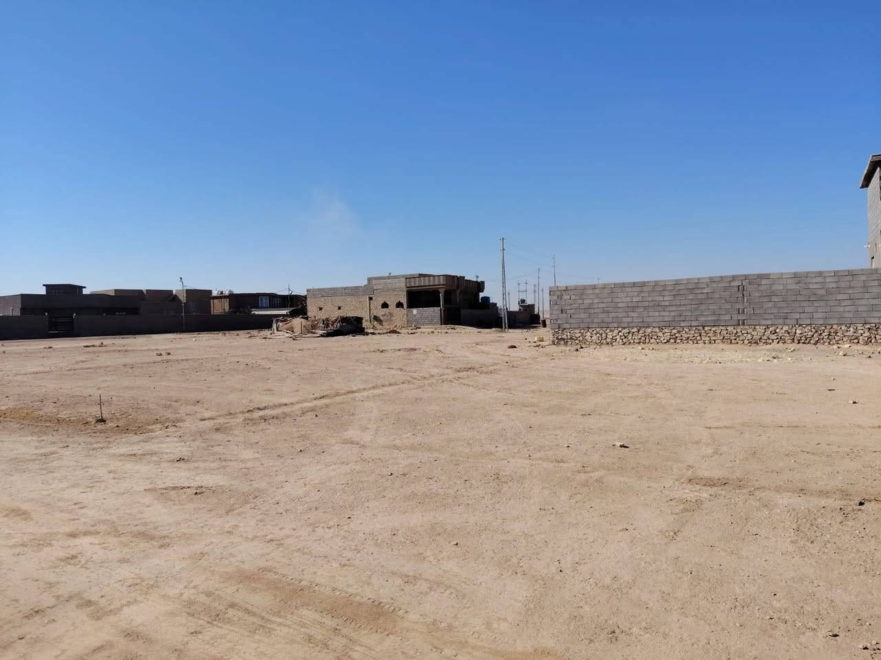 قطعة أرض للبيع طابو صرف خلف بيت الأستاذ شهاب احمد ساير
مساحة 250متر
كما موضحه بالمخطط 
السعر 11مليون قابله لتفاوض 
عنوان المكتب الانبار/حديثة/حي العسكري/مقابل أسواق علي نصيف 
قرب دائرة شبكات حديثة 
للاستفسار الاتصال ع الرقم 
***********
