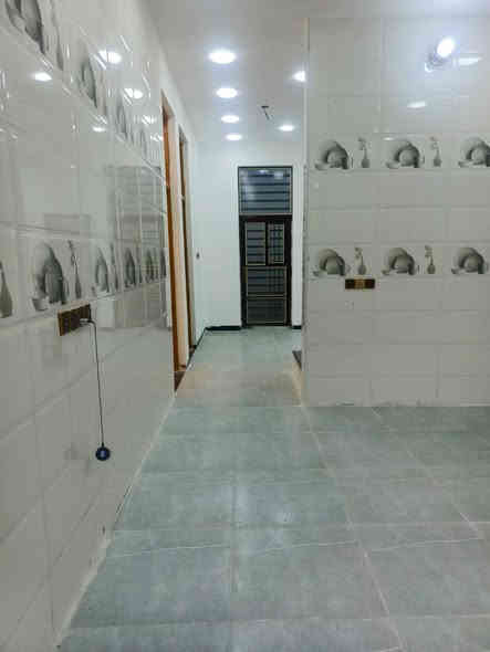 سلام عليكم 
بيت بالحسينيه مال الراشديه 100 متر ركن مربع للبيع منطقة الثلاثينات مقابل مستشفى التركي على شارع 20،  رفت ارتفاع 40سم يحتوي على أربع غرف نوم واستقبال ومطبخ  وحده من الغرف سويت بناء حديث 2025 صار سبوعين من طلعوا العمال منهه
3خطوط ماء  حار بارد مع اساله أربع حمامات + تانكيات ثنين + ماطور ماء كهرباء درجه اولى كل غرفه بيها نقطه وطني + إلى نقاط السبلت 

السعر 140 مليون وبي مجال البيت باسمي 
رقم الهاتف ***********
