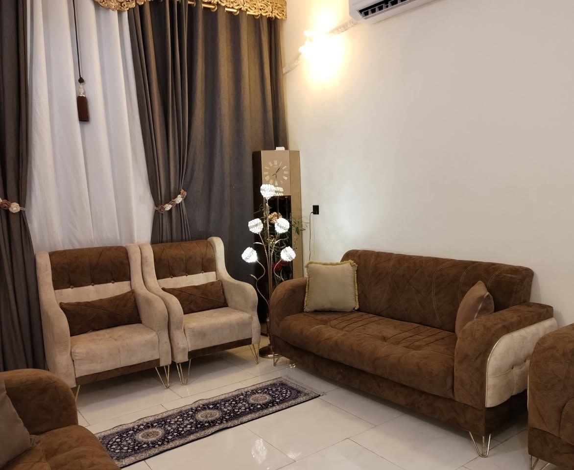 تخم تركي مودرن ١٠ مقاعد تصميم حديث قوي تكمة ثكيل خشب بلوك أرجل حديد اسفنج طبي بلوستر ظغط سوفت قماش تركي نوع خاولي استخدام قليل اخو الجديد نظافتة ١٠٠ ٪ نظيف جدا مبي اي ضرر... ٥٥٠ وبي مجال بسيط للشراي


**إذا كنت صاحب هذا الإعلان وتريد حذفه لأي سبب، رجاءا أرسل رسالة إلى الدعم الفني**