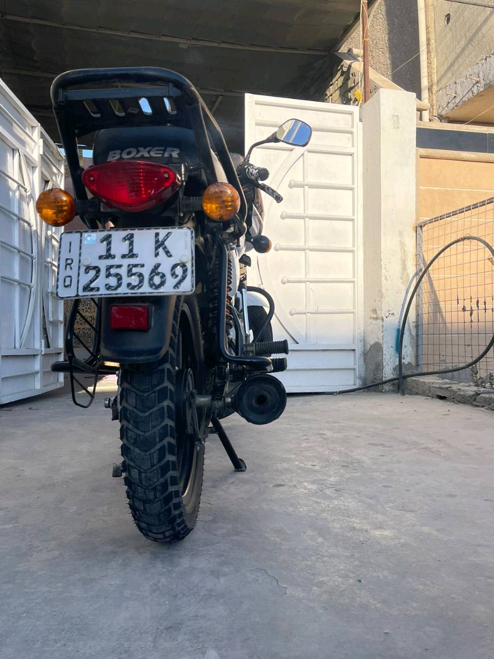 السلام عليكم  بوكسر كلاسك موديل ٢٠٢٣ للبيع

سنويه وارقام انكليزي ب اسمي تحويل مباشر
الدراجه قبل ٦ اشهر منزلهه من الشركه بعدهي نظيفه ع ايدي ممبدل بيهه اي شي 
كلشي ع تفاصيل الشركه وكامله متصرف عليهه ربع
مكينه خرسه شلعهه بنزات كلجات كلهه نظيفه وجاهزه تاخذهه كبل صندوك وللشارع

الدراجه كامله من كهربائيات كلها 

الدراجه نضيفه نظافه ٩٥٪؜ الصور كدامكم وتجي تشوفهه وتعرف احلى من الصور 
رايدهه ب٢٩٠٠ بمليونين و٩٠٠ الف وبيهه مجال بس مو هواي المجال 

مكاني بغداد العامريه للاستفسار *********** 

موجود واتس وماسنجر