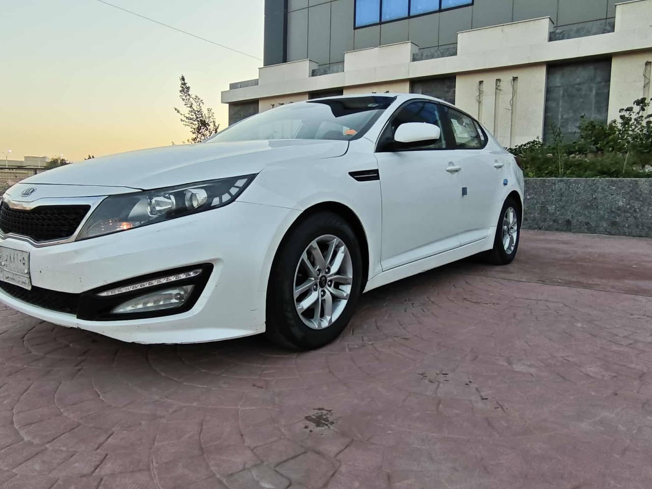 السلام عليكم ورحمة الله وبركاته
كيا اوبتيما موديل 13 خليجي 
رقم بصره مشروع وطني 
تحويل ثاني يوم 
السياره مكفوله كفاله عامه من الضربة والصبغ 
جاهزه السيارة كلش 
محرك 2000 دوش مامفتوح شرط 

مواصفات السيارة 

( ، تحكم استيرن ، ويل كب 5  ، تبريد ) .
السياره جاهزه من كلشي 
محرك /كير / حداديه / كهربائيات / تخم تاير جديد

مكان السيارة ناصريه مركز 

رقم الهاتف: 
***********
