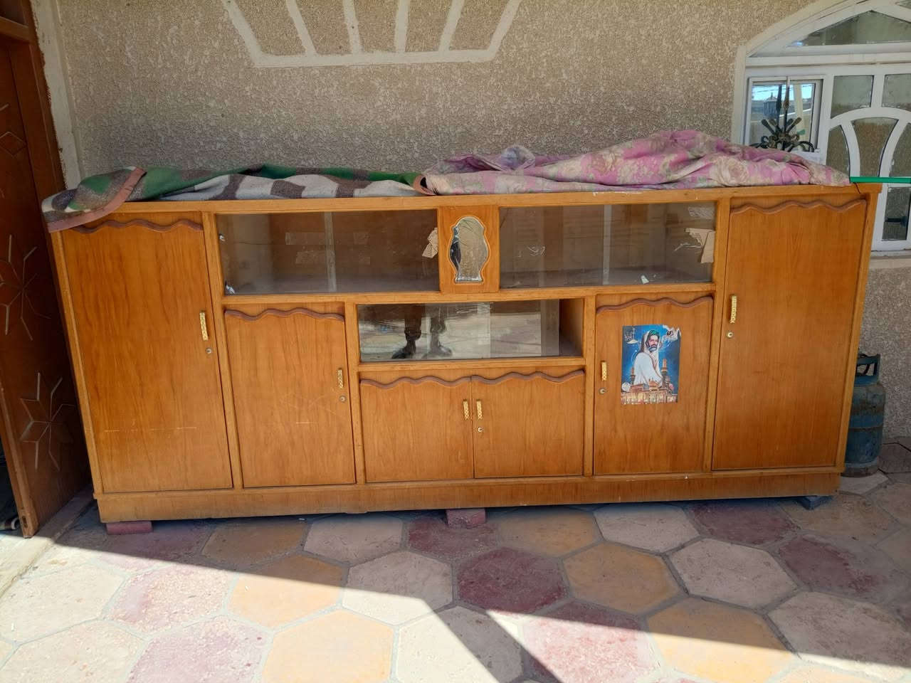 سلام عليكم بوفيه الطول 3ونص السعر خاص الرقم ***********
