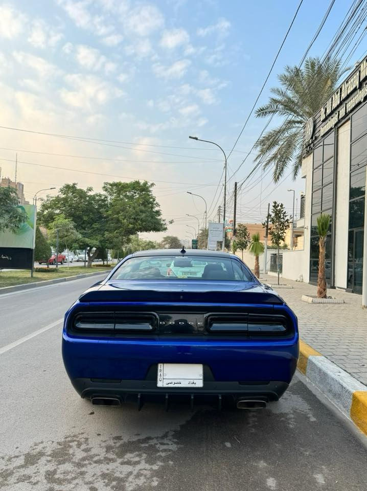 Dodge Challenger Scat Pack 2021 🐝
دودج جالنجر 2021 سكات باك 2021 
ماشية : 45,000 Km
شاشة كبيرة ، كشن كهرباء ، تدفئة كشن وستيرنك 
وباقي المواصفات العادية المعروفة للجالنجر 
السيارة مناقصها شي .
حادث امريكا خلفي جاملغات وصندوق ، وخشم جاملغ السايق بي دكره بسيطة ايرباك الامامي طاك . 
19,800$

مكان السيارة بغداد - كراده
للتواصل والاستفسار واتس اب  : ***********
