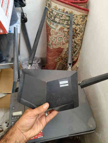 سلام عليكم 
للبيع 
طابعة 
بلي ستيشن 3 مع هارد العاب 
نانو 
راوتر 
كلهم شغالات ما عدا طابعة تحتاج صيانة
ابيع شلع 200 الف 
عنواني حكيم 
رقمي ***********
شراي يتصل
