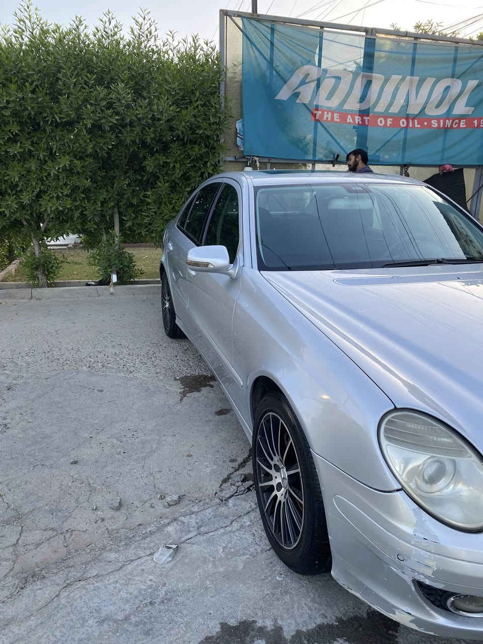 السلام عليكم 
مارسدس e211 للبيع 
السياره نظيفه كلش وحلوه ٤ سلندر بيه باب خلف السائق صبغ فول مواصفات السياره تخم تاير جديد باتري جديد السياره نصبته حلوه السعر ١٠٥$ شده و ٥ 

للاستفسار 
 ***********
