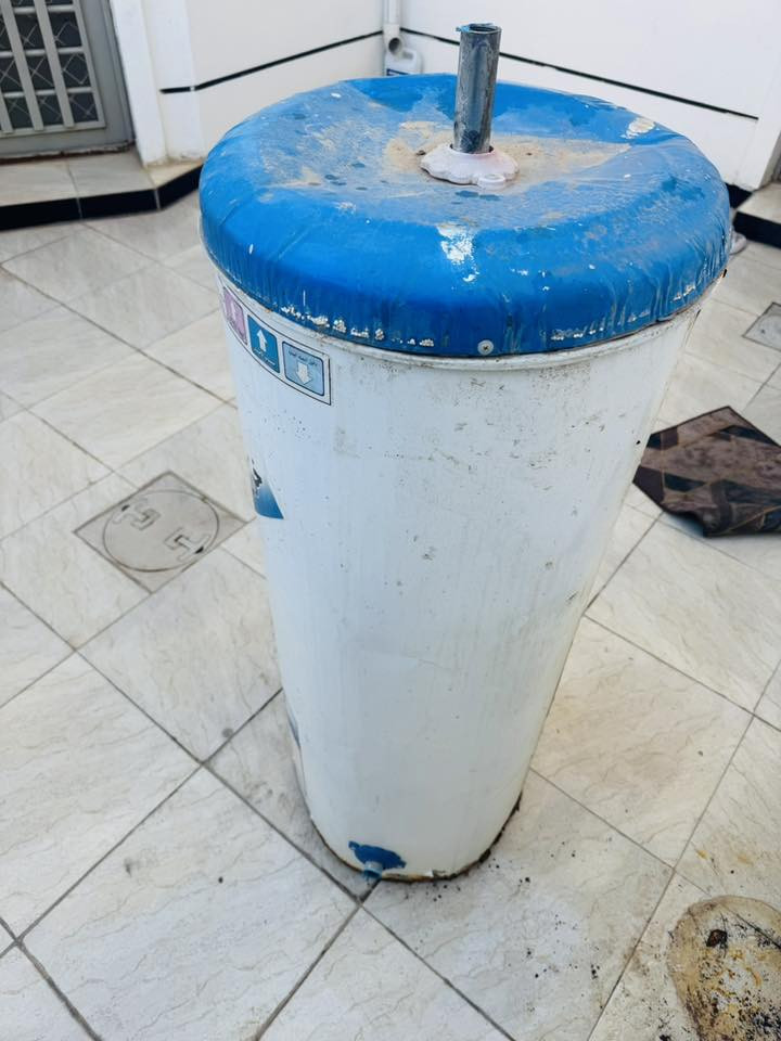 السلام عليكم 
سخان 160 لتر حقيقي 
شغال 100‎%‎ شرط الفحص وحراره عاليه 
*********** 
غير متواجد على النت
