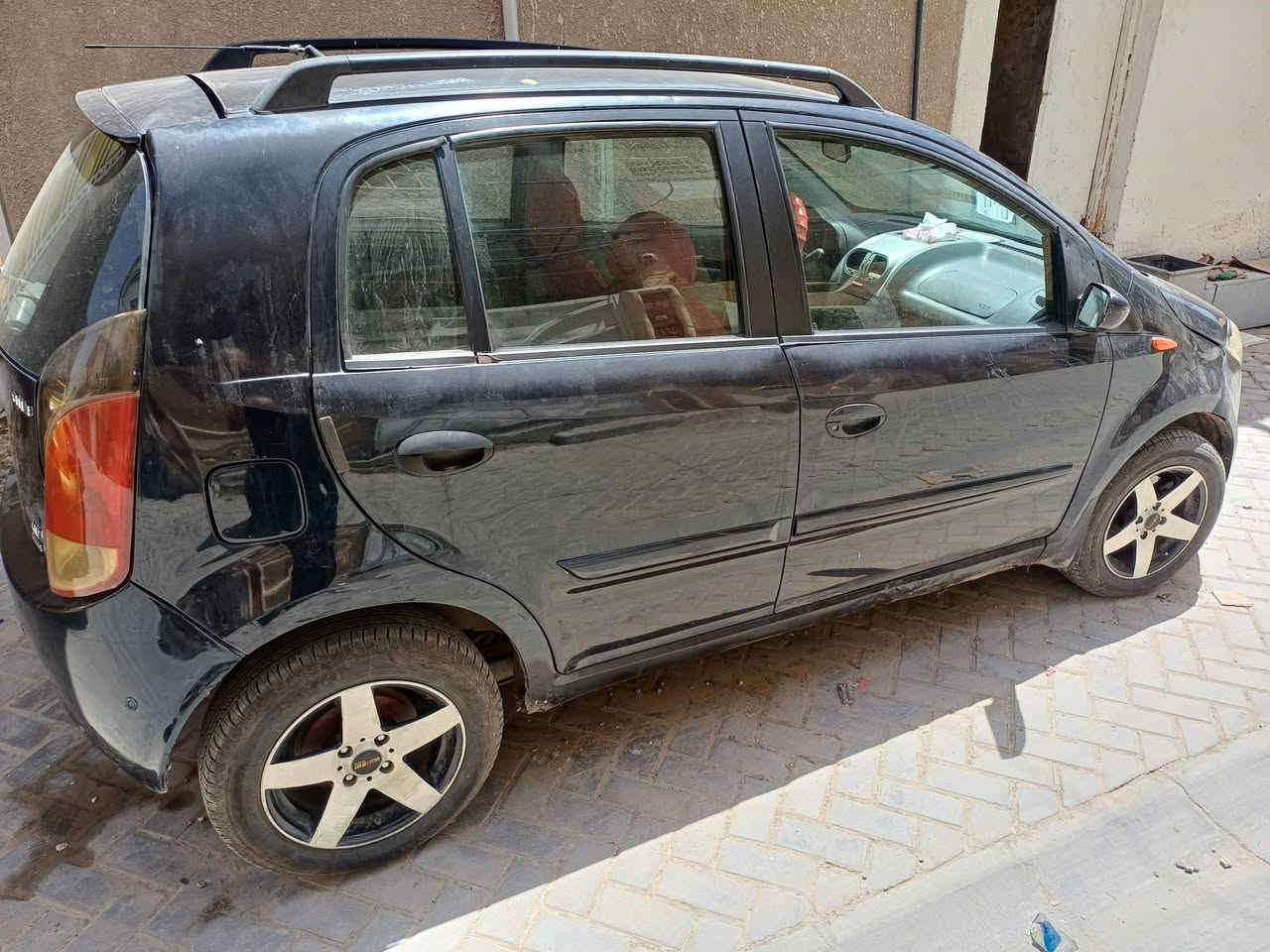 شيري A1 
موديل ٢٠١٠
سنويه جديده مع هزه شهر الواحد٢٠٢٦ باسمي تحويل مباشر
المحرك يرادله تبديل السياره تمشي اعتياديه
طخم تاير جديد 
حساسات راديو سي دي
دواخل بلاديه وعليها فراش،ماروني مثل مابي الصوره
تبريد عاطل
***********
