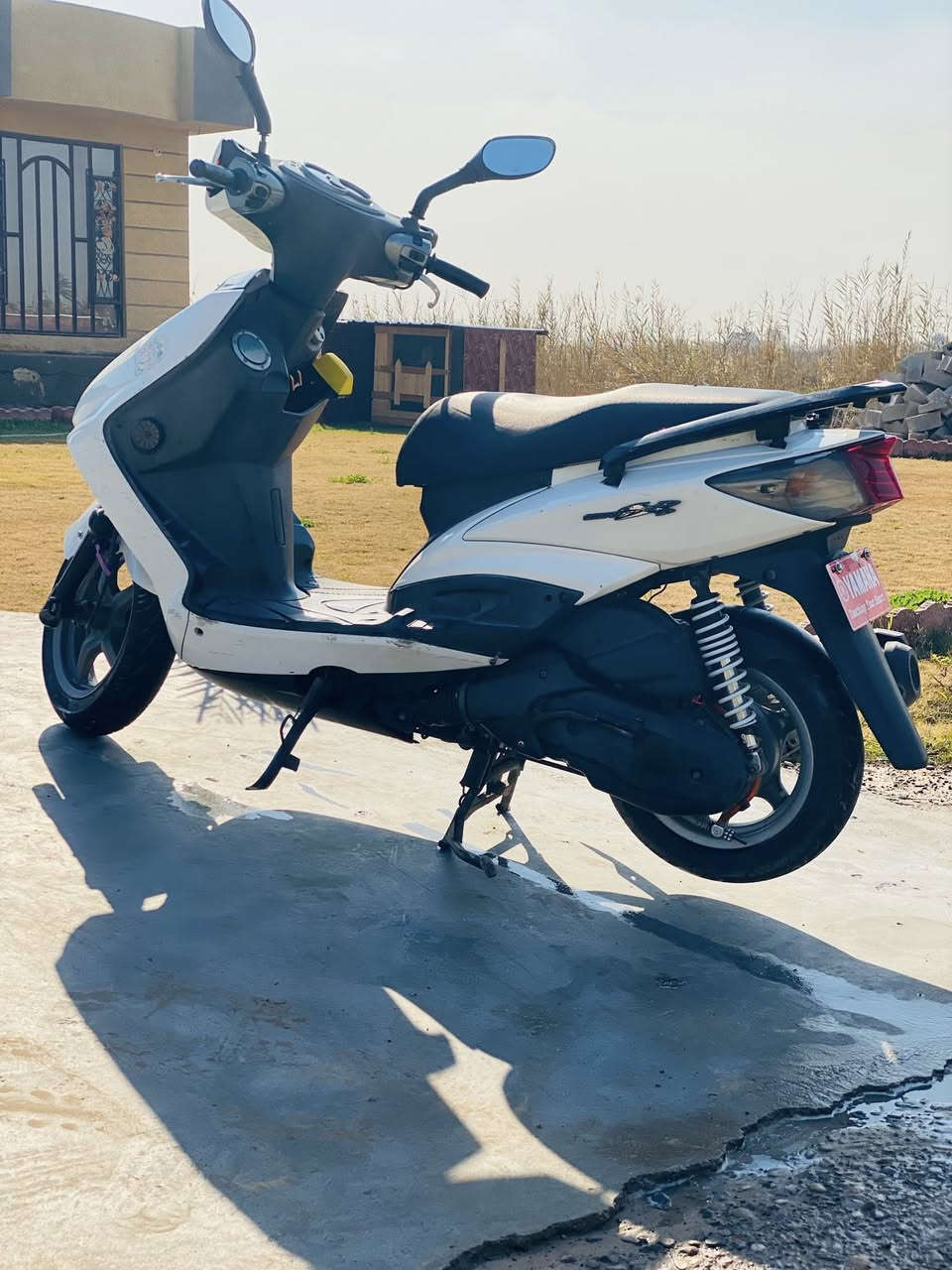 سلام عليكم دراجه سكنس فحل خير من الله محرك مكفول رمبه و مال بيت لايت زنون كهربائيات فول 
السعر من 875و بيه مجال لكن في لشراي ⚪️
العنوان سلمان باك 
او مراوس ب إيراني حسب القناعه 
رقم ***********
