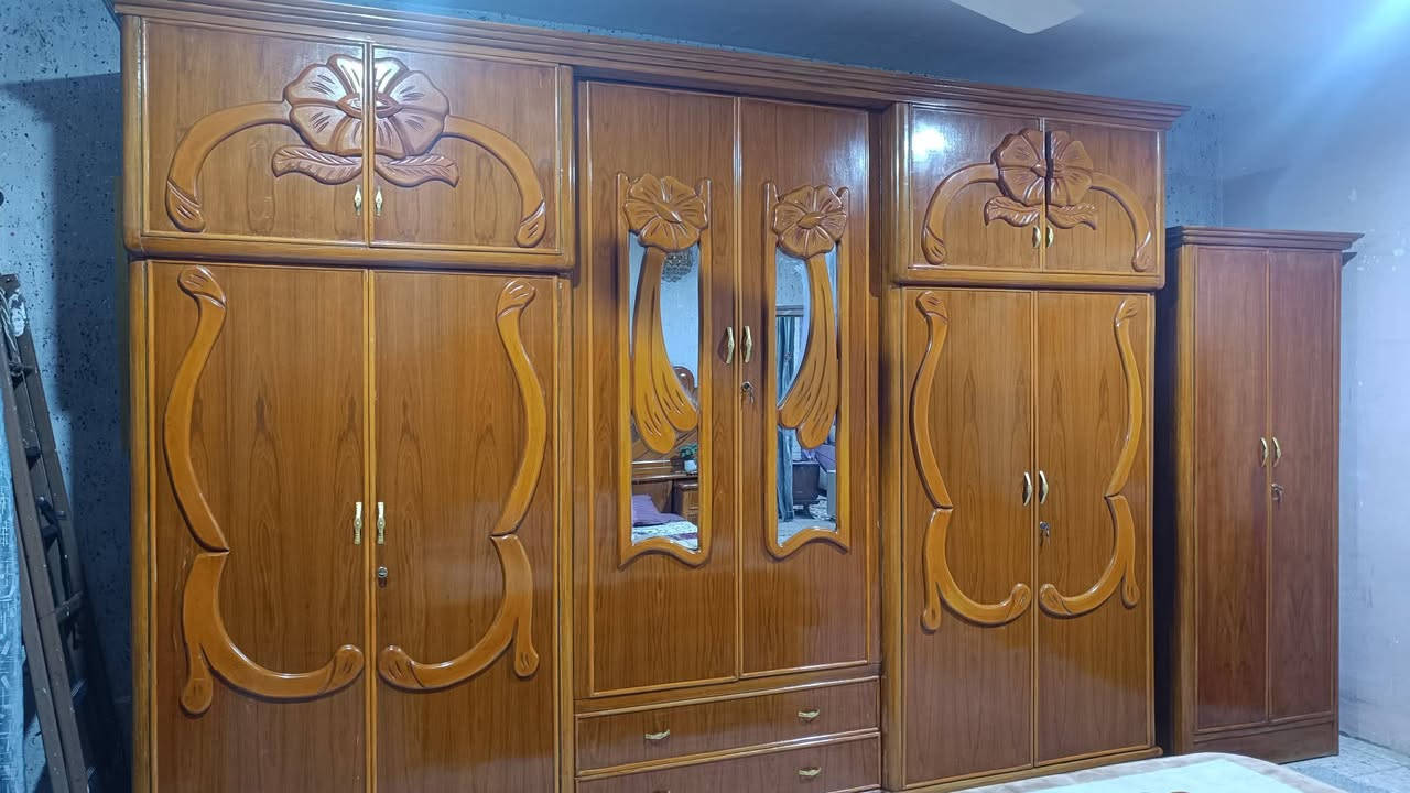 غرفه تسكام صاج داخل وخارج ام السته طابقين ظهر جرجوبه نظيفة كلش خشب جاوي 8قطع مكاني محاويل للاتصال ع الرقم ***********
