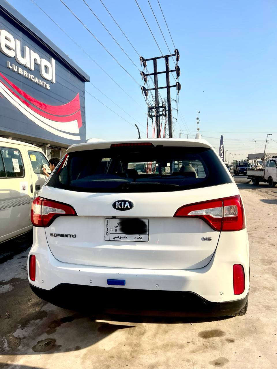 السلام عليكم
سورنتو ٢٠١٥ كويتي فول مواصفات محرك ٦سلندر للبيع 
المواصفات 
داخل قرميدي جلد 
اضويه لد أمامي وخلفي  
حساس أمامي وخلفي 
زراك لايت 
بانوراما 
بردات خلفيه بلادي 
دفع رباعي 
بصمه  
و3وضعيات قياده 
مثبت سرعه 
عداد ديجيتال 
تدفئة وتبريد بالكشنات 
ويل 19 
السياره فول مواصفات 1/1
ماشيه ١٣٥ وقابل للزيادة 
السعر 188
بيها 3 اماكن بارد بدون صبغ
للاستفسار ***********
