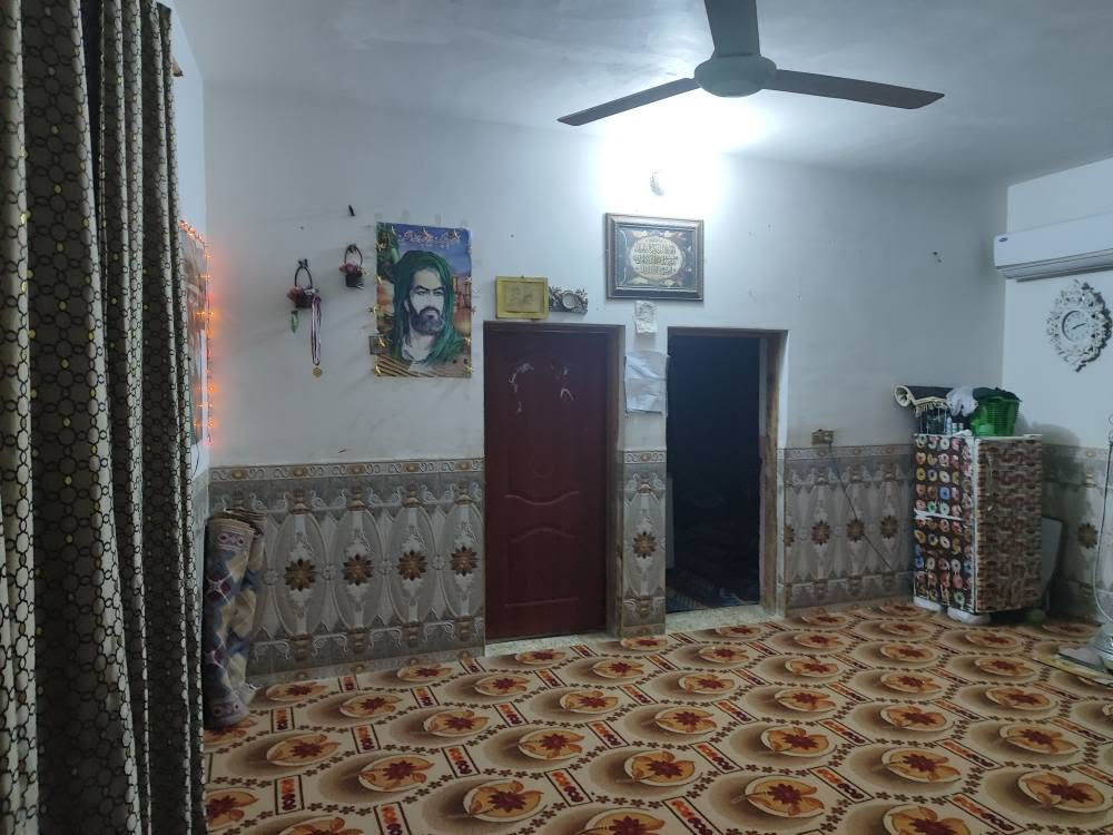 بيت زراعي مشمول بالقرار ا اساس صب سقف صب بناء حجر رباطات ودنك يعني درجه اولى قريب على شارع كوفه معمل ٣٠٠متر كافة الخدمات موجوده شارع ٨متر بيع مستعجل *********** النجف, العراق
