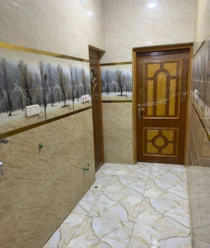 السلام عليكم 
شقه طابق اول للايجار 
العنوان/ حي المهندسين/ خلف شارع اللواء 
التفاصيل/ صاله/ موزع/ مطبخ/ غرفه منام/ صحيات 
للايجار مقابل ٤٧٥ الف 
للاستفسار ***********

