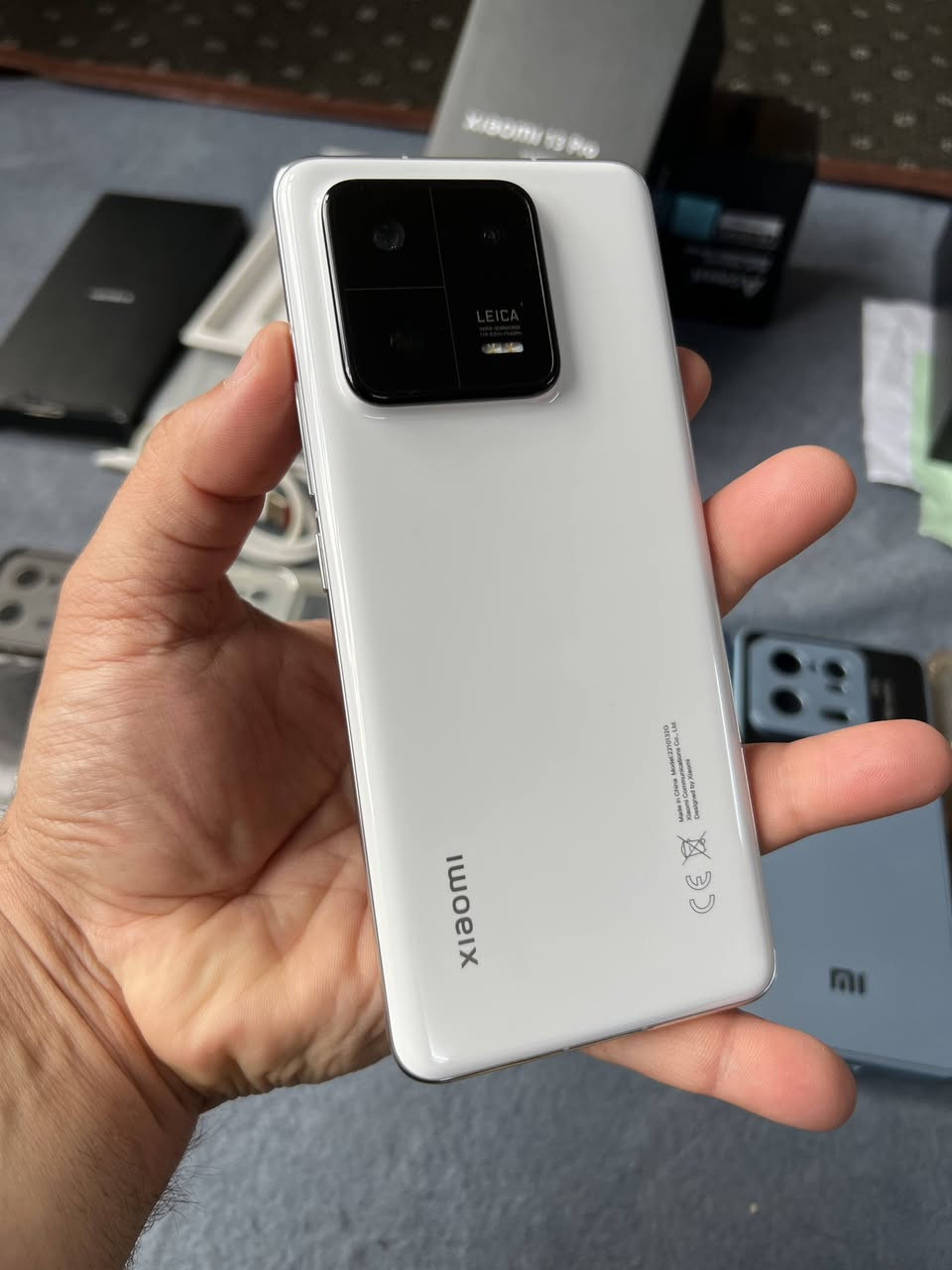 #السعر 490 الف
جهاز للبيع Xiaomi 13 pro
شاومي 13 برو 
الفئة العليا بدون حرف T
 (عملاق شاومي الي نزل بـ2023
الجهاز مواصفاته عالية معروفة شوفوها بالنت اذكر الكم جزء منها)
- الذاكرة 512 كيكا الرام 12 ويتوسع من النظام 12+16 يصير الرام 28
- معالج الجهاز Snapdragon 8 Gen 2
- البطارية 4820 شحن 120 واط سريع جدا 💥 بربع ساعة يشحن من الـ 0 لـ 80
- اول جهاز بشاومي يحمل كامرة لايكا الالمانية  العملاقة بالتصوير⚡ ثلاث كامرات 50 ميكا وعزل البورترية بيها عالمي 
-  دبل سيم كارت والشاشة 120 هرتز بدقة +WQHD و يشغل الالعاب باعلى دقة منها لعبة البوبجي 120 فريم 
- 🟥 الجهاز استخدامي شخصي ونظيف جدا بنسبة 100% وبي مجال قليل واني اشتريته #بمليون و 100 حتى وصل الشراء موجود ويا
و كامل ملحقات شاحنته الاصلية وكيبل الاصلي نفسهم الي اجن بالكارتون + ويا 7 كفرات هدية
-  العنوان كركوك حي العسكري رقمي ***********
