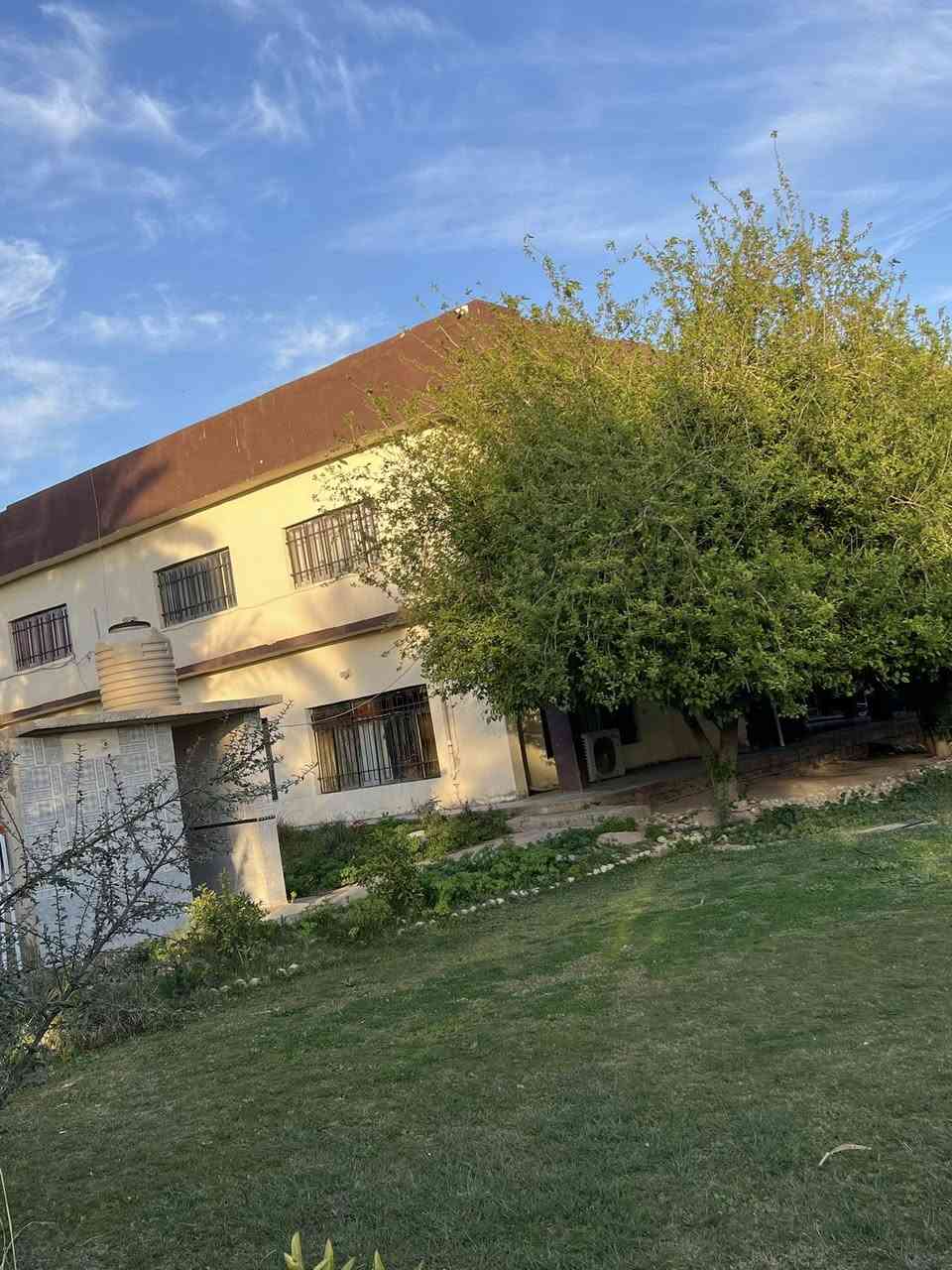 السلام عليكم دونمين طابو ملك صرف
المدائن منطقه التويثه قرب شارع سيد علي 
يحتوي على بيت مساحه 350 متر 6 غرف نوم 
و هيكل نقص تشطيب مساحه 100 
يبعد 50متر من السده للاستفسار ***********
