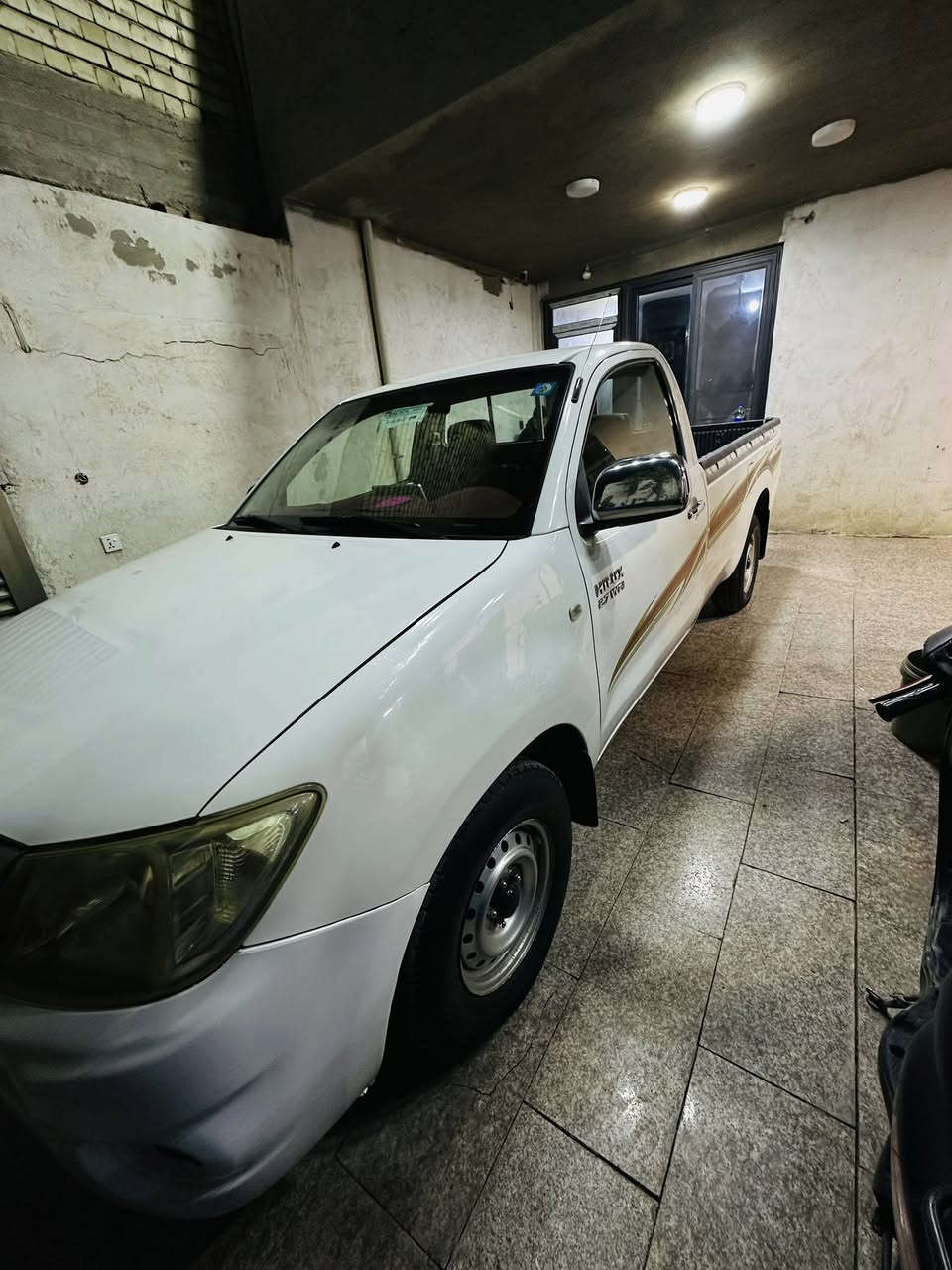 سلام عليكم للبيع موديل 2011 رقم بغداد بأسمي مكفوله من الضربه و البارد والصبغ سياره جاهزه من كلشي 5 جنكال ***********
