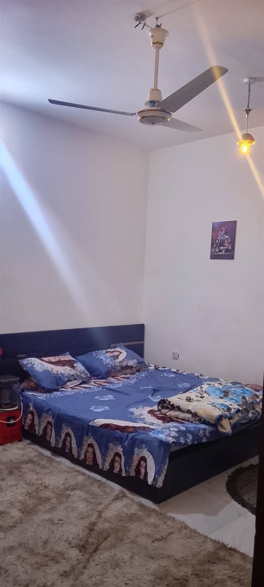 بيت طابقين(حي الزيتون)
تفاصيل البيت 
💥الطابق الارضي 
هول 
غرفه 
دوانيه 
مطبخ 
تواليت+حمام داخلي 
كراج ياخذ ٣ سيارات 
حمام+تواليت خارجي 

💥الطابق الثاني 
ثلاث غرف 
حمام+تواليت داخلي 
منور ودرج صعود الى السطح 

💥حجم البناء الفعلي ١١٠ متر 
من غير الكراج
سنه البناء 2017

💥العنوان 
حي الزيتون خلف الشارع العام مباشرتا 
مباشرتا خلف سنتر الزيتون 

المنطقه اكثر من راقيه الجيران كلها موظفين وهدوء

السعر 175مليون 

هاتف 
***********
