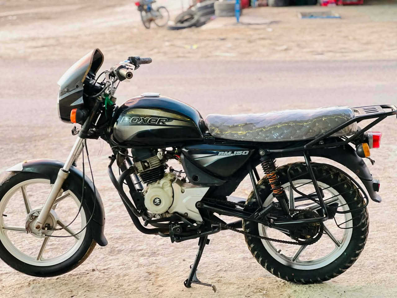 سلام عليكم دراجه بوكسر اللبيع موديل 2018اوراق مكفوله محرك لايبخر لاينقص كهربائيّات شغاله 5كير ترهم*********** الإتصال مكان ديوانيه عفك ما توجد خاص سعر 600 وبيه مجال
