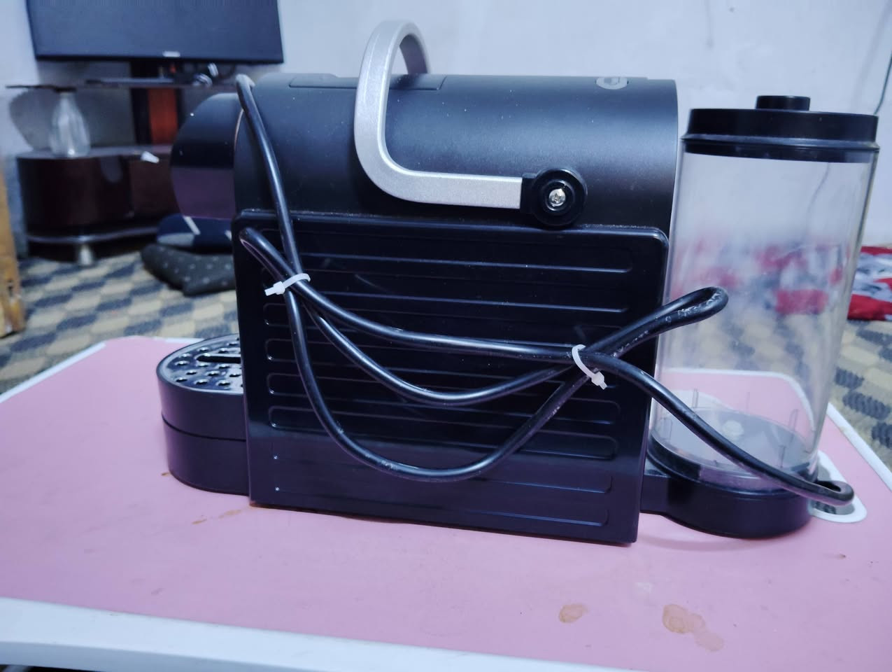 مكينة كبسولة نسبريسو جديدة غير مستخدمة بالصندوك ..
فيها مشكلة كهربائية اعتقد فيوز أو بالكارت ..
وكسر بسيط أسفل خزان الماء غير مؤثر ..
البيع هكذا علموجود ..


**إذا كنت صاحب هذا الإعلان وتريد حذفه لأي سبب، رجاءا أرسل رسالة إلى الدعم الفني**