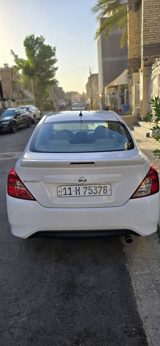 السلام عليكم 
نيسان سني هندي بليته زركه 
٢٠٢٠ رقم بغداد تحويل ثاني يوم 
ماشيه ٩٠ الف
بيهة بارد ب الجملغ عكس السايق  كد ٤ اصابع 
وبيهة طخه باب السايق صورهة موجوده 
كفاله من الصبغ 
جاهزه تبريد ثلج 
سعر ١١٠ ورقه  وبيهة مجال 
بغداد شارع فلسطين 
***********
