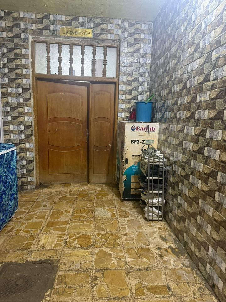 السلام عليكم مكلف بالنشر 
فرصه ذهبيه مستعجل على البيع بسعر مناسب جدا 
بيت في الكوفه قريب السوق الكبير 
مساحه 135 متر  طابقين
البناء الطابق الارضي غرفه وصاله واستقبال ومطبخ مع مجموعه صحيات  بالاضافه الى مشتمل معزول 
الطابق الثاني غرفه 
للتفاصيل اكثر يرجى التواصل على الواتساب او الاتصال على الرقم  السعر 200 مليون وقابل للتفاوض ***********  ***********
