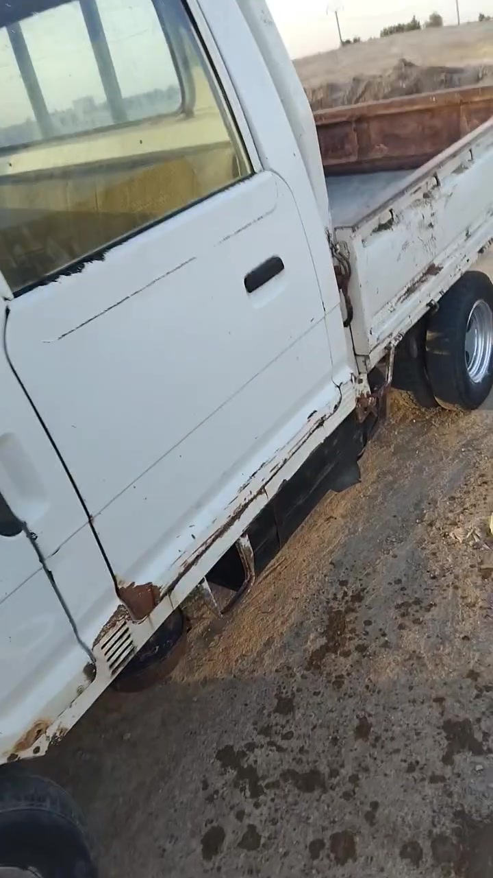 السلام عليكم كيه بنكوو موديل ٩٦ بدون رقم وسنويه رقم اسود كير اكسل مكفولات محرك بيه تنقيص تخم تاير شاصي شرط تراي للبصره مكان واسط شحيميه اتصل ***********سعر قفل قفل ب ١٥ ابو ١٤ ماتصير
