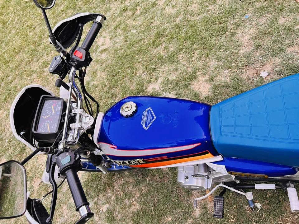 سلام عليكم دراجه سيفان موديل 24 محرك 200cc شرط ما مفتوح 5 كير اوراق كامله للبيع السعر 700 وبي مجال دراجه نضافه 100/100 مكانها قضاء مخمور *********** اتصل ودلل
