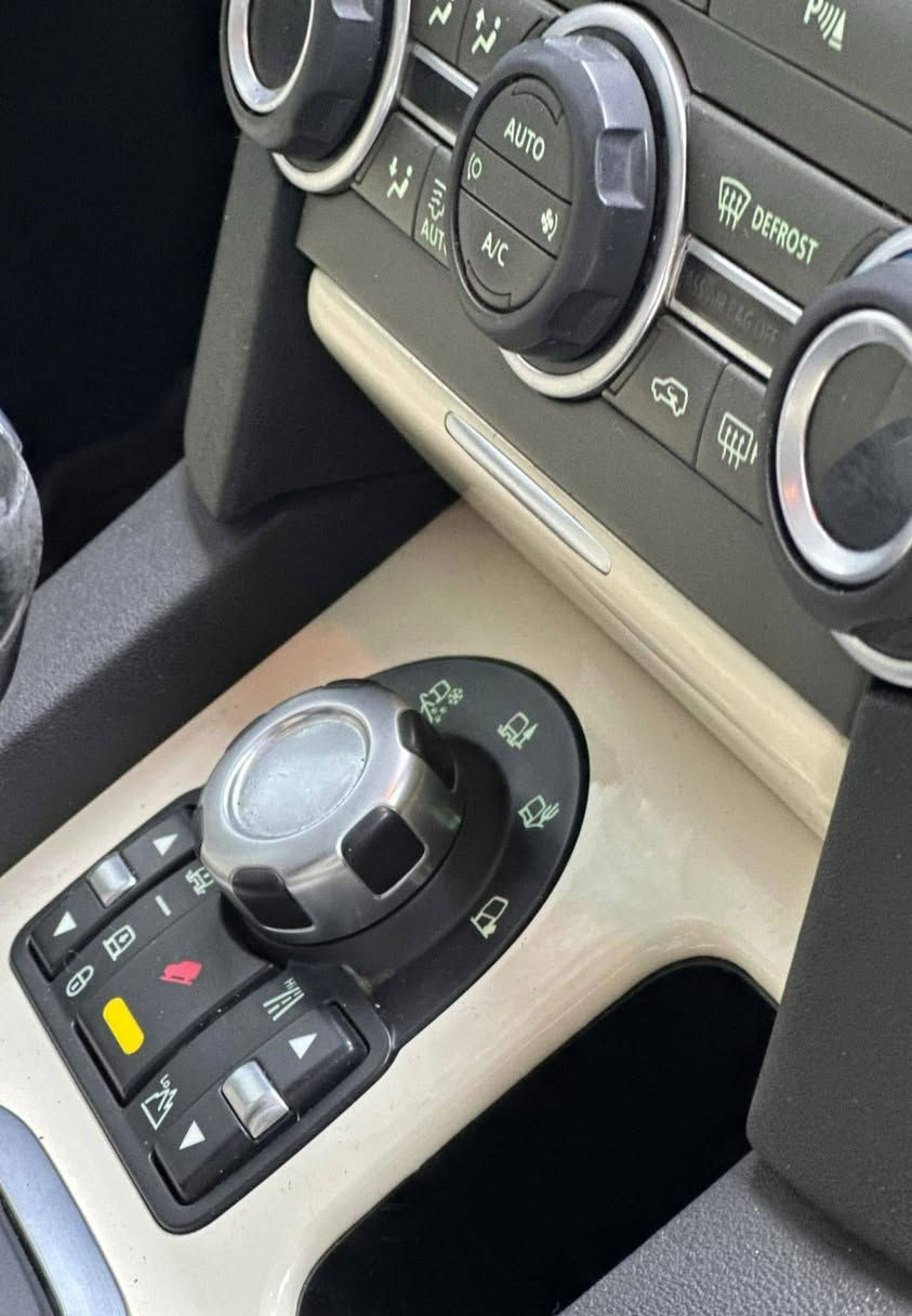 السلام عليكم
لاند روفر 2011 محرك lr4 5000بدون سوبر تنفس طبيعي رقم اربيل بأسمنه مكان السياره البصره سنويه وهزه جديده ٢٠٣٠ السياره خليجي جديده بمعنى الكلمه استخدام شخصي وعل ايد وحده سيرفس كامل بين فتره وفتره تبديل دهن سعر اللتر ١٨٠٠٠ بانزين محسن غيره ممفوله رغم محركه يتقبل العادي لكن مشامه غير المحسن مكفوله كفاله عامه عدا شبرين الجاملغ الخلفي جهة السائق السياره جديده لابعد الحدود
محط انظار بالداخل
وبالطريق الخارجي روعه
مواصفات
فتحه بانوراميه
كشن جلد كهرباء
7راكب
ثلاث خانات تبريد
ثلاجه وسطيه
جكات تصعد تنزل حسب الرغبه
وظعيات قياده طرق جبال منعطفات اراظي صعود ونزول
الملاحظات
قفال باب الصدر ميقفل بالسنتر لوك
والجام الخلفي ينزل بالكونترول بس ميصعد
وهذني مو فد اعطال لكن بسبب عدم التفرغ يشهد الله
السعر 155 مجال بسيط
مراوس او بيع حسب القناعه السياره صارله عندي اكثر من سنتين ونعمه من رب العالمين
اخوان الي تعجبه يشلع عيوني وبخدمته
والي متعجبه نشا الله يصعد احسن منه والله يرزق الجميع بحق هذا الشهر الفظيل
مكان السياره البصره
السعر ١٥٥$
مع فائق شكري وتقديري لكل اعظاء الكروب والادمن المحترمين
اي استفسار الخاص مفتوح وبالخدمه
تحياتي


**إذا كنت صاحب هذا الإعلان وتريد حذفه لأي سبب، رجاءا أرسل رسالة إلى الدعم الفني**