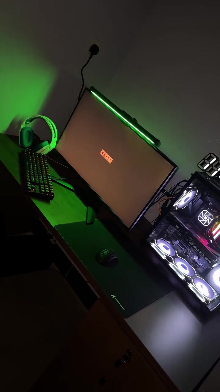 🔥 PC Gaming احترافي للبيع – أداء قوي جداً 🔥
أعاده نشر بسبب الوعود الكاذبه وتم تعديل السعر ⚠️

💻 المواصفات:

🟢 المعالج: Ryzen 7 7700
🟢 المذربورد: Gigabyte B850 GAMING WIFI 6
🟢 كرت الشاشة: PNY RTX 5070 OC 12GB (Triple Fan)
🟢 الرام: 32GB DDR5 (16×2) 6000MHz RGB
🟢 الخزن: 1TB NVMe Gen 4 (WD Blue SN5000)
🟢 الباور: Segotep 750W Gold
🟢 التبريد مائي : Thermalright Aqua Elite 360 Liquid
🟢 الكيس: Raptor JNP Gilgamesh C712 (7 Fans)

� ويندوز 11 أصلي مفعل ✔

🖥️شاشة MSI 2K 240Hz  
⌨️ كيبورد Redragon  
🖱️ ماوس ATTACK SHARK R5 Ultra Carbon Fiber Wireless 8K PAW3950MAX Gaming Mouse

🌫️ماوس باد:  ATTACK SHARK

🎧 Logitech Headset  

🔋 UPS 1500 Online  

+ RGB
🪑 كرسي كولدن ستار 

🗄️ ميز مكتبي خشب قياس 140 

💸 السعر /2.750.000 \ قفل مو شراي لا تعبني چيك السوك واتصل   

📍 الموقع: ( الفلوجة)  
📞 *********** بي واتساب 

🔥 جهاز جاهز للألعاب الثقيلة 2K +
⚡ أداء عالي + تبريد قوي + شكل احترافي
