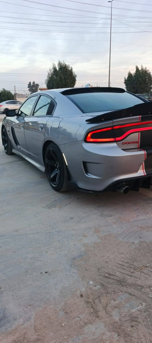 موديل 2018 RT
هيمي 5700 صاروخ مو سياره
فقط جاملغ بدون دواخل صبغ والبنيد تحديث srt
اي نقص مابيها السياره جاهزه
دباتها احمد كورسا شديت طرب صوتها يخبل
مكانها بغداد
هزه فحص سنويه كلها جديد
اريد مراوس اوباما ٥ لو ١٦ حتى لو بيها صبغ 
*********** اللي يحب يتصل
