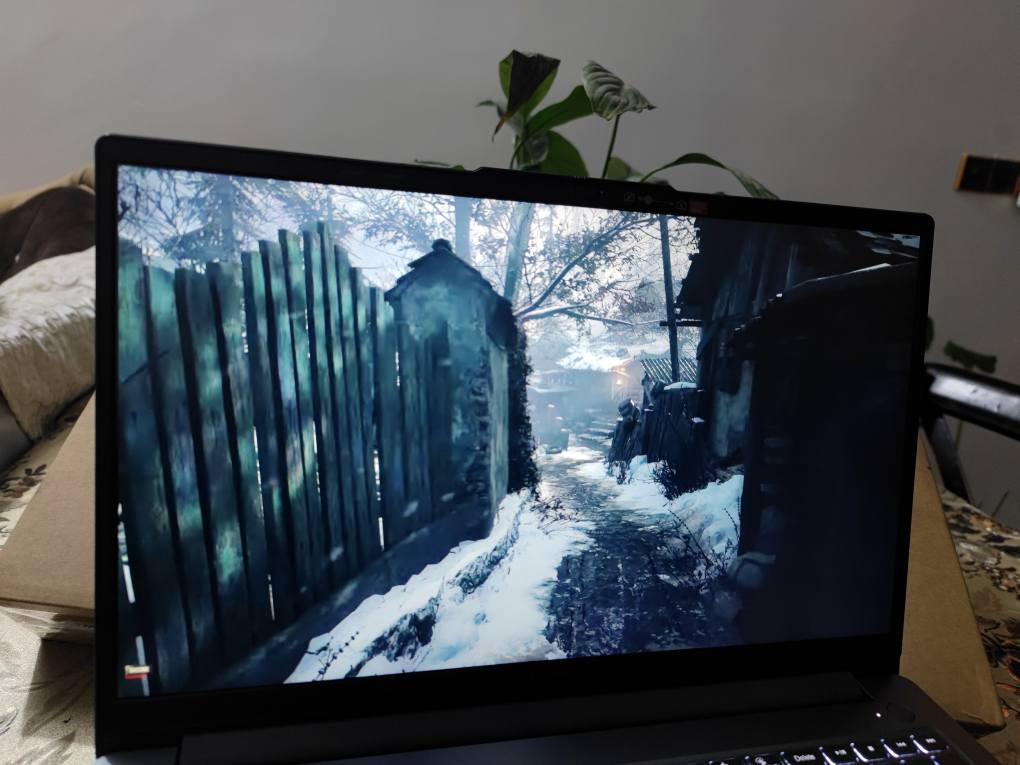 السلام عليكم شباب
لابتوب الاستخدامات الثقيله من لينوفو فئه اللوق LOQ 
جهاز بالكارتونه نضافه ٩٩% مشحون ٣٠ مره 
صحه بطارية ٩٩%  مضمونه 
ياتي بعتاد 

شاشه حجم 15.6 انش نوع Enhance LED الوان نقيه 100%SRGB بمعدل تحديث 144hz

معالج خارق من انتل 
Core i7-12650HX 20CPU TURBO BOOST 5.20GHZ 
فئه الHX الاثقل مدعوم بكافة التقنيات  

كرت الشاشه منفصل من انفيديا 
RTX 4050-6GB DLLS 4 + FRAME GEN 
بحجم صافي 6GB مدعوم باحدث تقنيات الDLSS وخواص توليد الاطارات 

رامات سعه 16GB نوع DDR5 الاحدث 
هارد سعه 512M.2 

بطارية تستمر اربعه ساعات عمل وحسب الاستخدامات 
كيبورد معرب ضوئي
افضل نضام تبريد سائل بارد جدا تحت الضغط
صوت ستيريو من DLOPY 
اكيد ممتاز جدا لكافه الكيمنك الحديث و جميع برامج صناعه 
المحتوى و الهندسة

السعر ٩٤٥ الف فقط

بغداد ويوجد توصيل ايضا 
تواصل*********** بغداد, العراق
