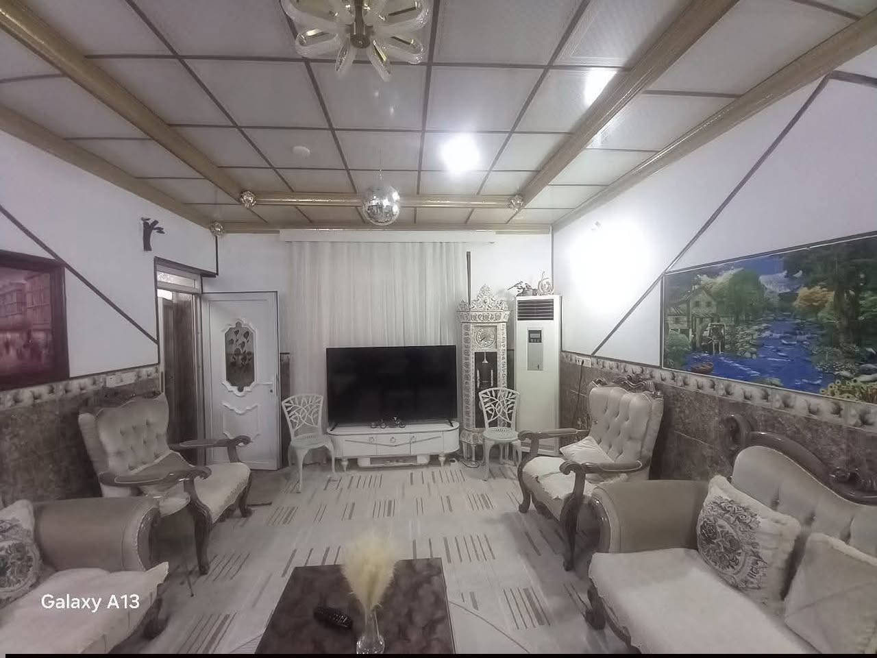 #دار للبيع:-- مساحة 200
#موقع:- بنجاعلي داخل سوك 
➖➖➖➖➖
#فرع عريض 
#بناء فول مواصفات
#فول سيراميك
موقع مميز جدا
________
محتويات 
#غرفتين نوم+مطبخ+هول +استقبال +صحيات 
_______________
سعر 80مليون بي مجال
__________________
للاستفسار اتصال عالرقم
 ***********
***********
او راجع مكتب عقارات اسيا
