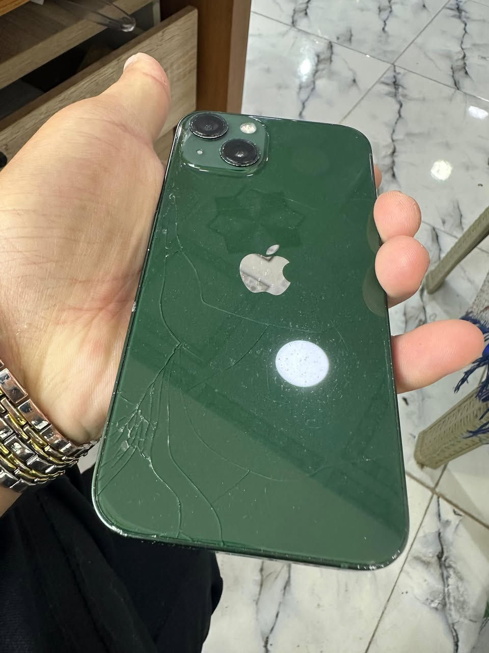 ايفون 13 عادي – الشرق الأوسط
اللون : زيتوني

الذاكرة : 128GB

البطارية :79 بلادي وما يصرف شحن

النموذج : M (أصلي من شركة أبل، مو مجدد ولا مستبدل)

مقاوم للماء (Waterproof)

 نظافة الجهاز :95% – 

نورمال شرط ضد ماي

فيس ايدي شغال

 الخط : خط واحد

 مكاني موصل 
عيب جهاز فقط فطر بل زاويه من فوك وبل ضهر 

سعر360 مجال بسيط
للتواصل على الخاص


**إذا كنت صاحب هذا الإعلان وتريد حذفه لأي سبب، رجاءا أرسل رسالة إلى الدعم الفني**