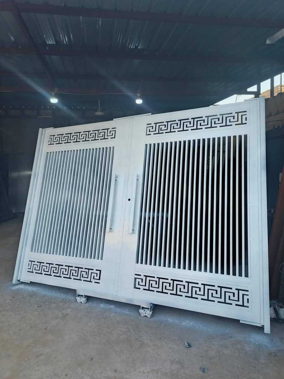 حداد عامه العمل كافه البواب والشبابيك والمحجرات والسقائف ميسان ***********
