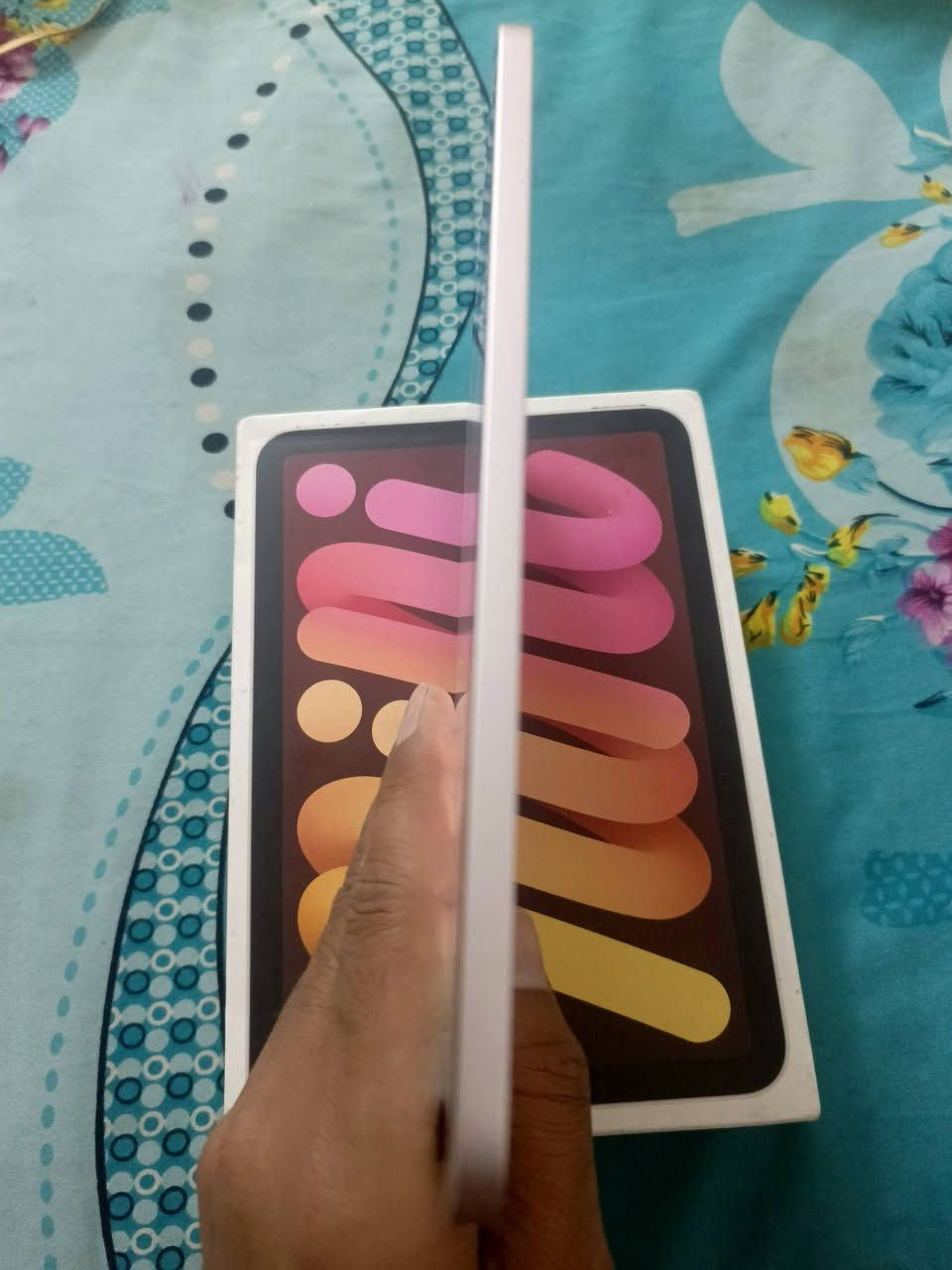 سلام عليكم ايباد مني 6 نظافته بلحاسبه98 جهاز زلغ مابي كامل ملحقات بطارية 84 سعر350 مجال جداً بسيط مكاني بغداد حي اور متواجد فيس او اتصال ***********
