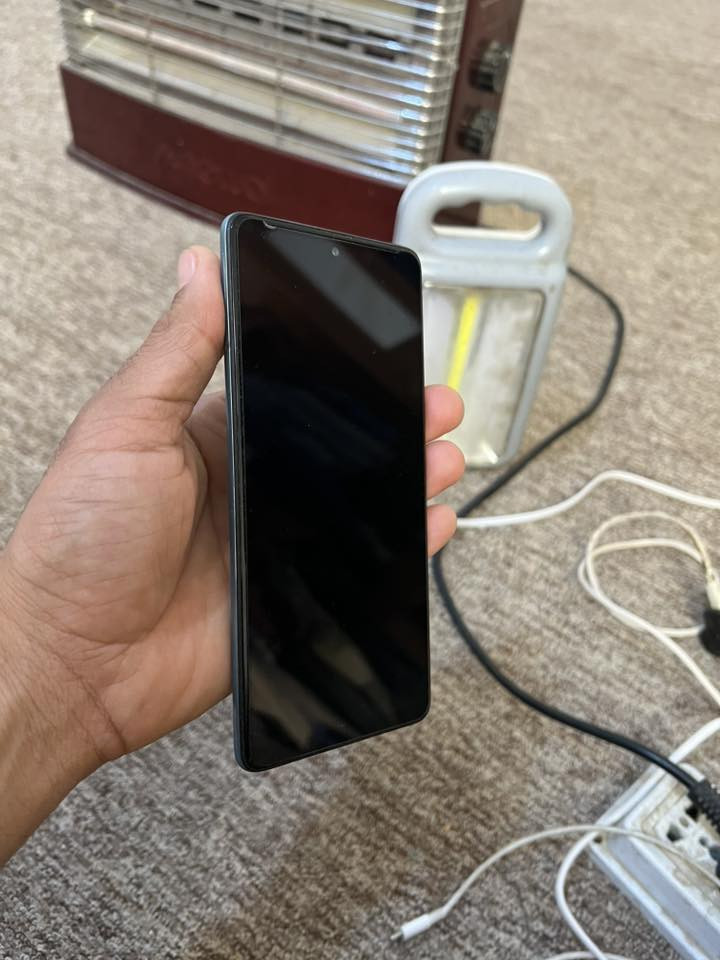 صباح الخير عندي هذا الموبايل.  سامسونج كلكسيA72 اريد ابيعه  جهاز مكفول من كلشي مامفتوح شرط وتفحص وين ما يعجبك وتاخذه من بيتي واي مشكلة بيه يرجع ذاكرة عشوائية 6 وذاكرة تخزين 128  السعر 150 الف وهذا رقمي *********** مكانه ديوانيه شافعيه
