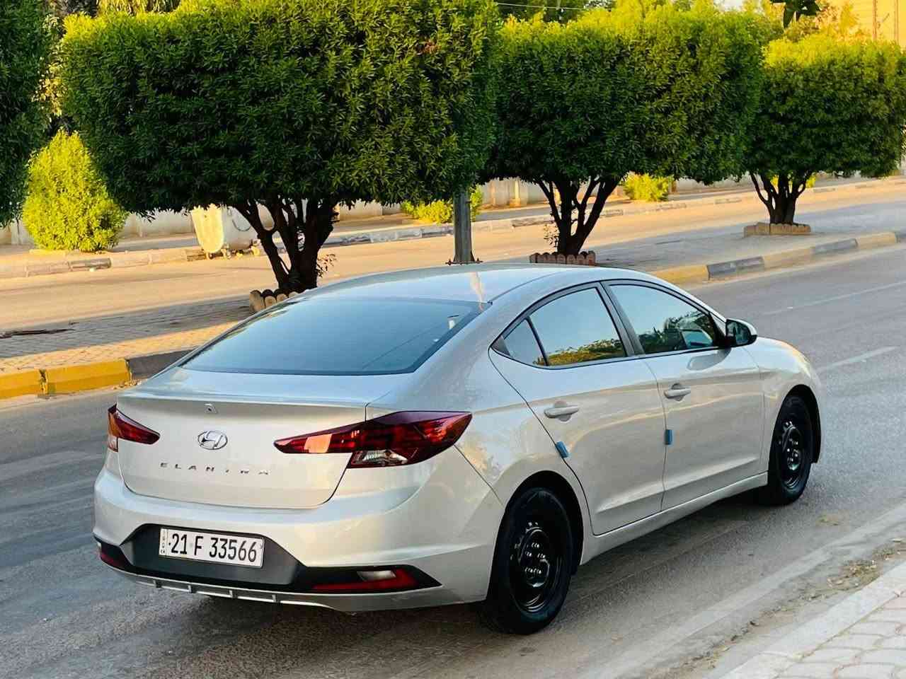 السلام عليكم  للبيع الانترا موديل 2019 وارد امريكي حادثها بس الباب الخالفي الي وره السايق تحكم جهتين كامره أمامي و كامره خلفي حساس امامي السياره جديده مال جناي كفاله عامه الباقي من صبغ وتبديل وضربه كير ومكينه مامفتوحه حداديه تبريد خير من الله العنوان كربلاء السعر117وبيها  مجال  رقم الهاتف *********** مكلف بل نشر

