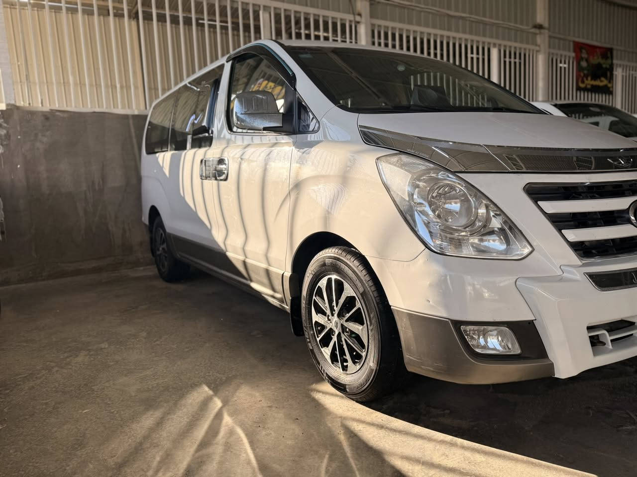 السلام عليكم
استاركس 2016
مفتوح 
السياره كفاله عامه 
لون ابيض 
رقم بغداد 
تخم تاير 
حداديه فول 
رقم دولي 
السعر 210
للاستفسار 

***********
