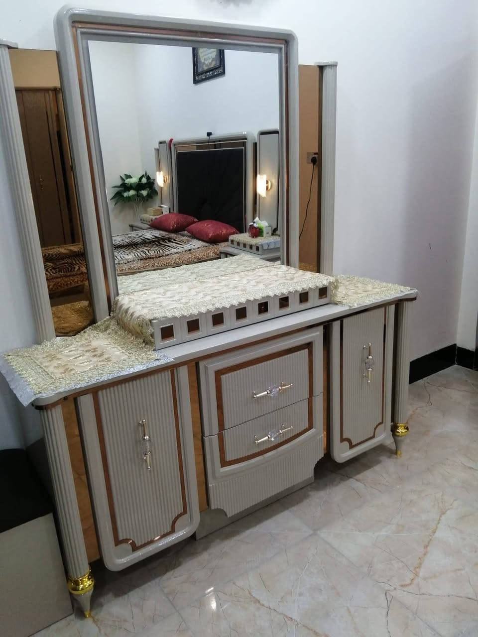 غرفه نوم للبيع جديدة ما مستخدمه نهائيا
***********
