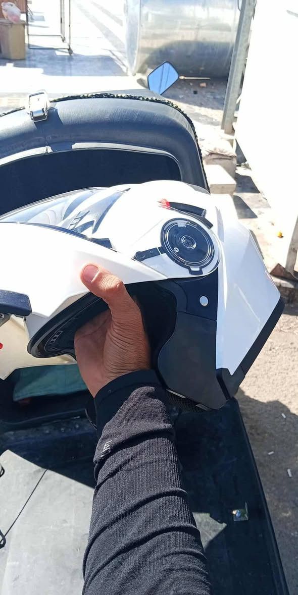 للبيع شلع ب 85 الخوذه وياها سماعات لاسلكي *********** واتساب
