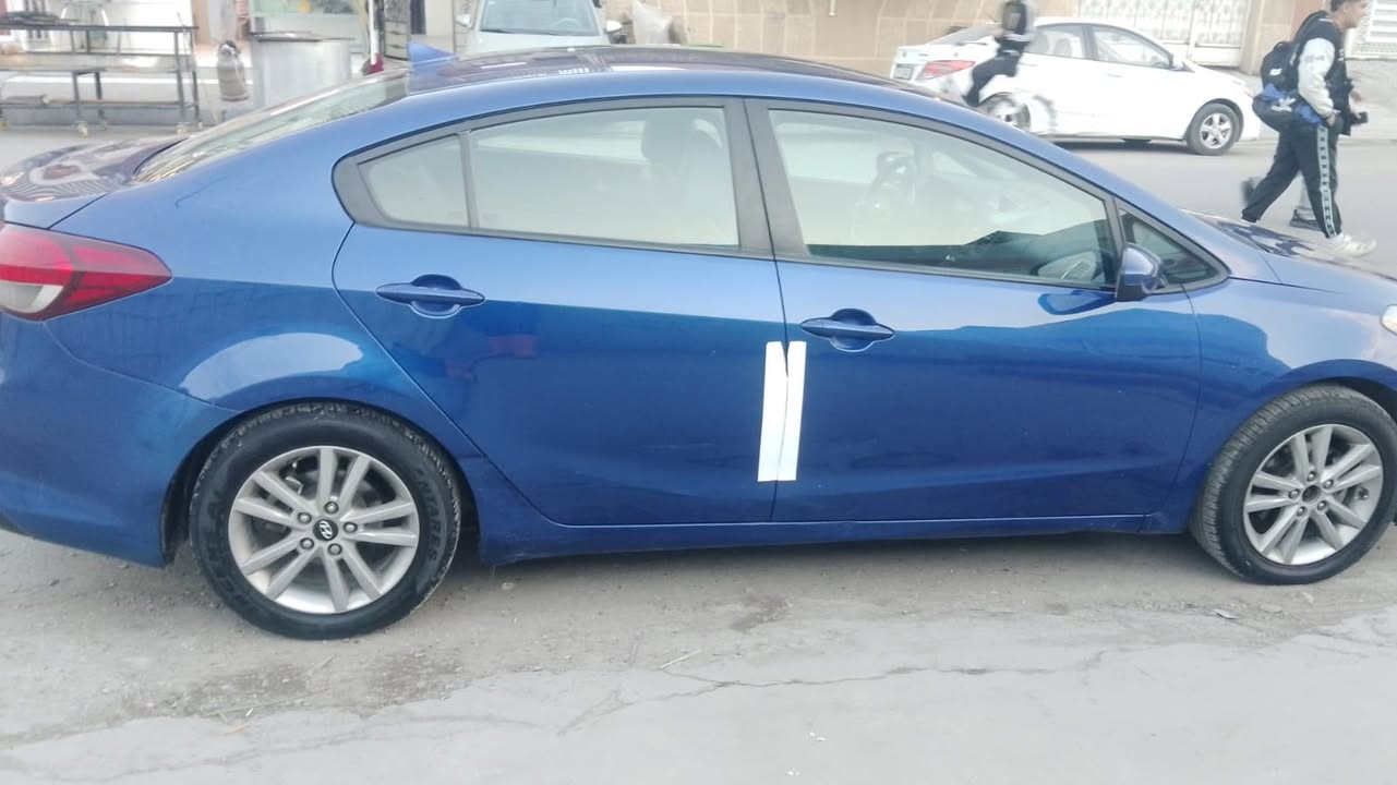 كيه فورتي ٢٠١٧ امريكي
كلين مقفوله من صبغ وضربه  
محرك 2000دوش 
بغداد حي الجهاد حي الحسين 
السعر ١٠٨
***********
