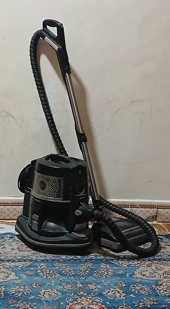 السلام عليكم غسالة زوالي ومكنسة كهربائية استعمال قليل 
السعر ١٠٠ الف وبيها مجال
للإستفسار الاتصال على *********** البصرة, العراق
