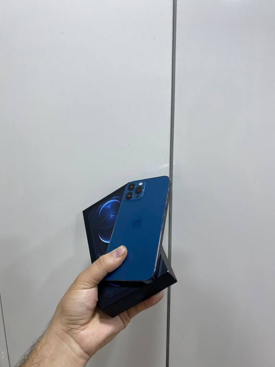للبيع – iPhone 12 Pro Max
✨ جهاز نظيف جداً (نظافة 100%) استعمال خفيف
💎 مرتب وأنيق وجاهز للاستخدام مباشرة
🔹 السعة: 256GB
🛠️ الشاشة: مستبدلة أصلية
🔋 البطارية: 100% وتكفي استخدام يومي
📱 ما بيه أي مشاكل ويشتغل بكل سلاسة
📸 كاميرا احترافية + أداء قوي للألعاب والتطبيقات
🚀 جهاز عملي وسريع يناسب كل الاستخدامات
💰 السعر: 375 ألف)
📍 الموقع: بغداد البياع 
📞 *********** وتساب
