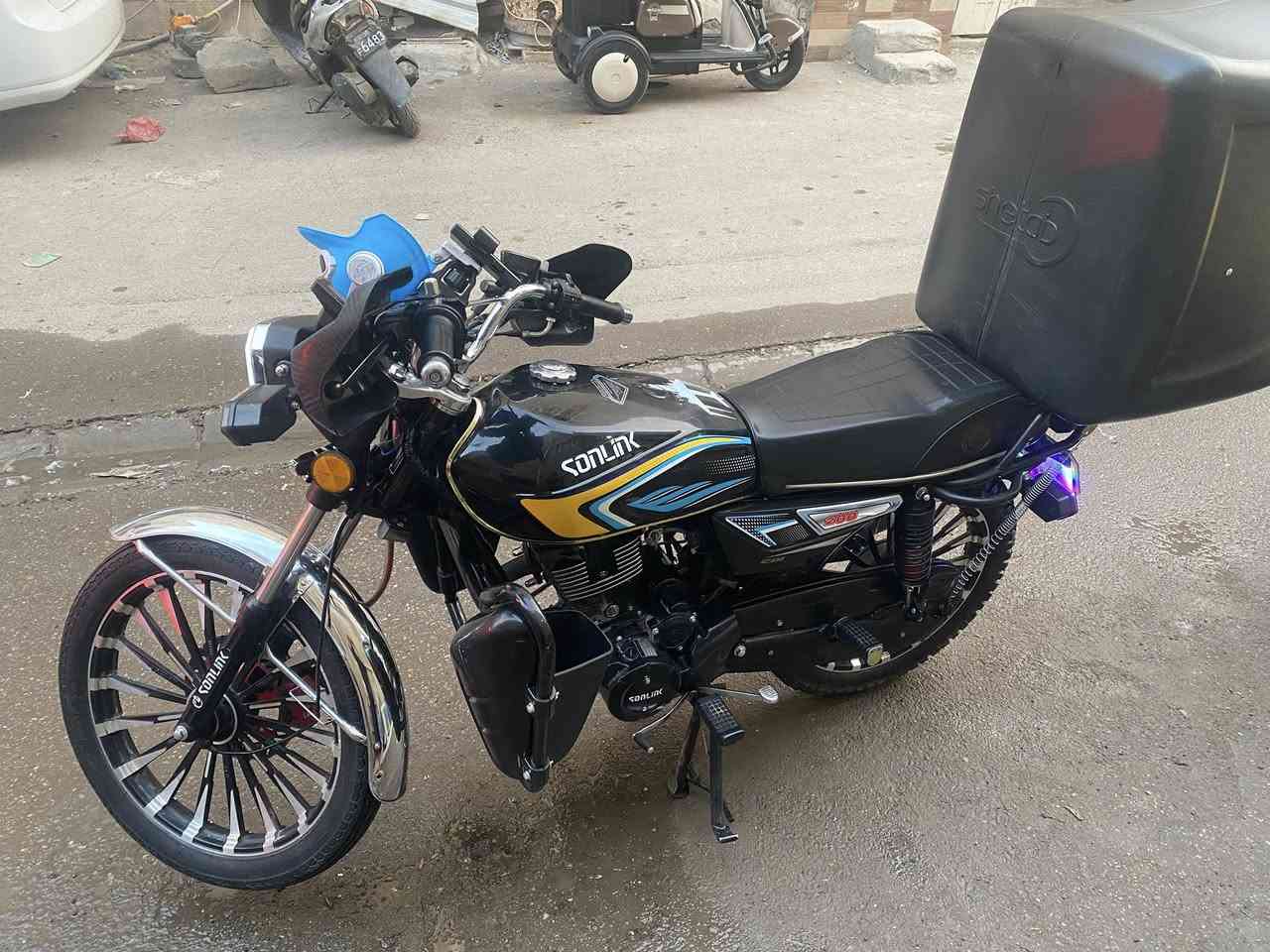 دراجه سولنك للبيع ماشيه 10 الف دراجه نظيفه كلش برغي ممفتوح بيه كهربائيات كله شغاله نكره سلف مكينه ناعمه كلش وياه غراض صندوق و درع واقيات يدات استاند تلفون تاخذه نفس الصوره أوراق مكاتبه منفيس فقط سعره 900 بيه مجال بسيط حك الجيه رقمي *********** ممتواجد فيسبوك مكاني الاعظمية
