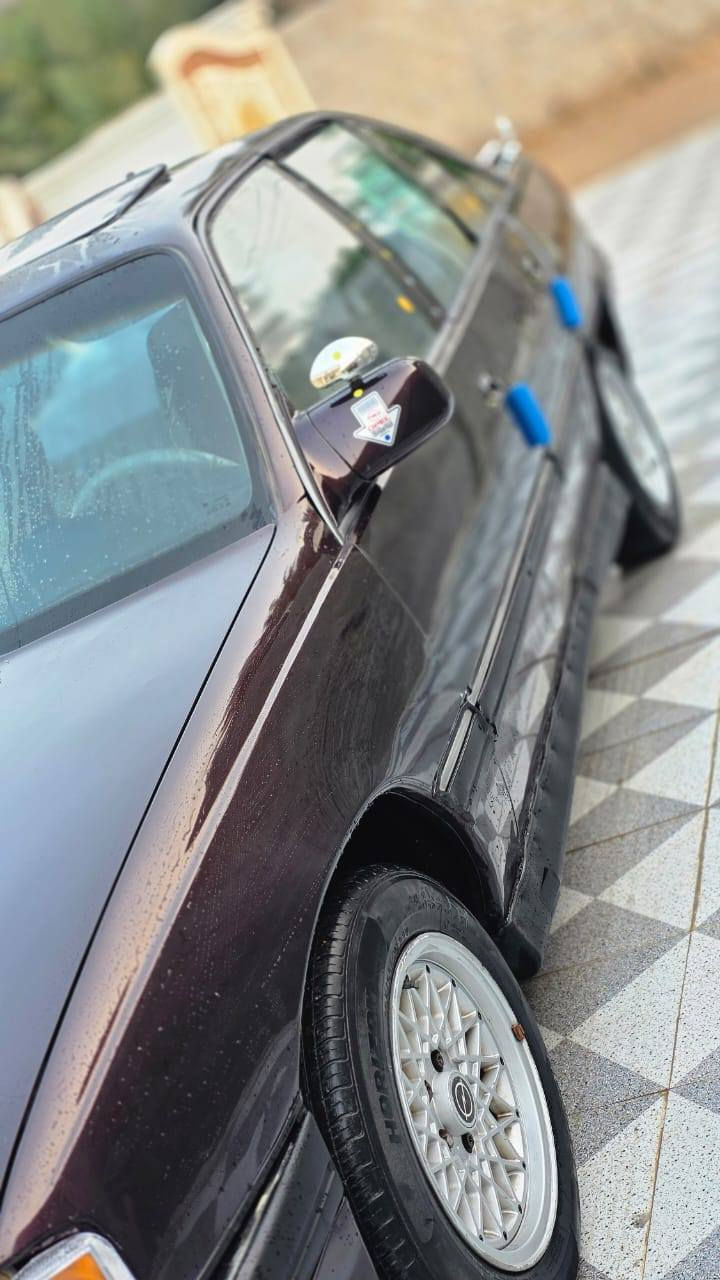 السلام وعليكم اوبل او ميكه موديل 1991 رقم بغداد الانكليزي مكينه وكير خير من الله صدر امامي خلفي جديد تخم تاير باتري جديد كهرباياته كله شغاله سياره مال جناي متعوب عليهه خير من الله. صبغ جماليه فقط تايرات تخم سبير كامله مناقصهه شي تحويل مباشر. بلخير لل ياخذهه. #***********
